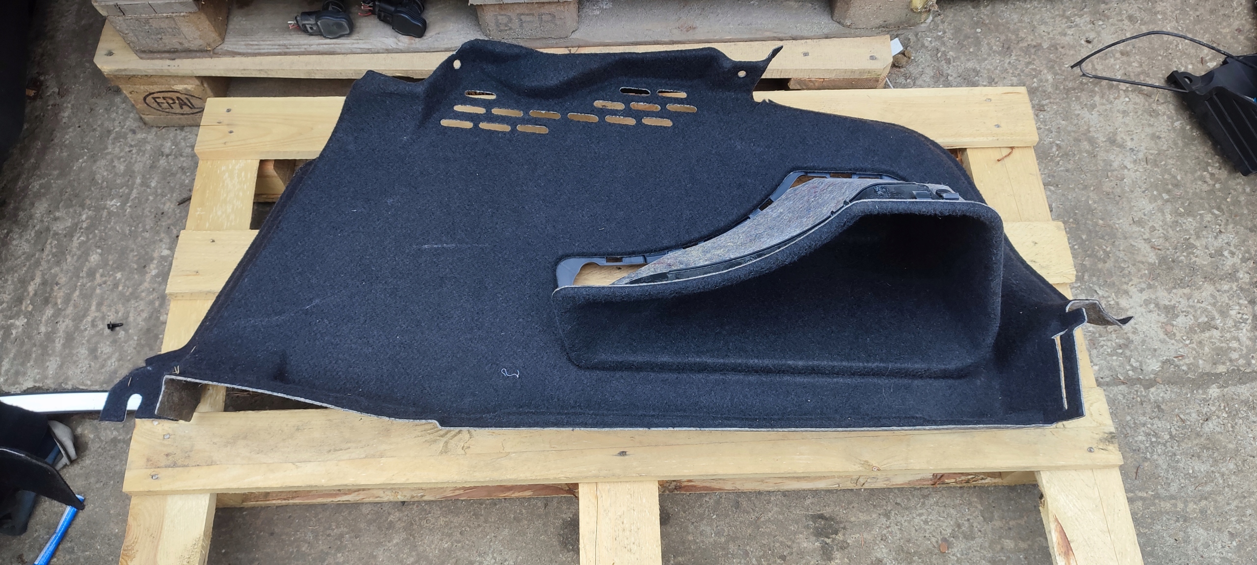 boot upholstery right Audi A4 B8 sedan 8K5863888E