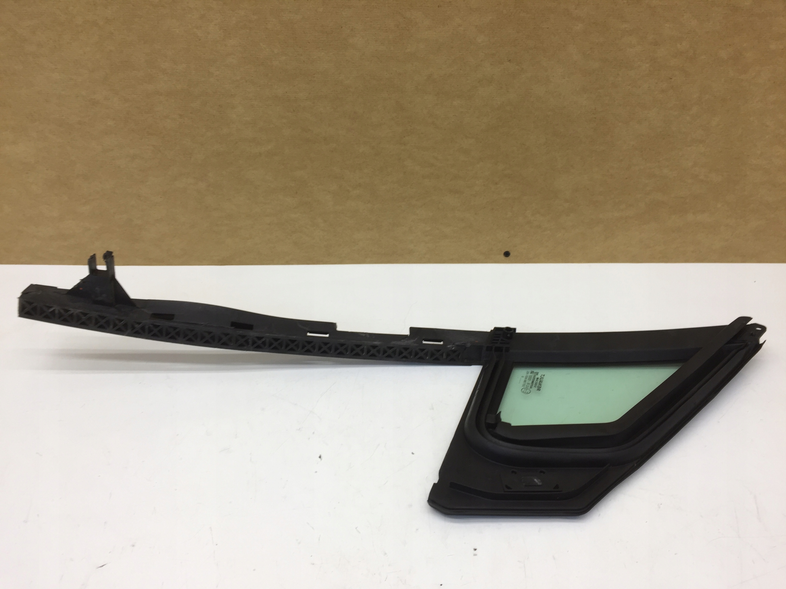 CLIO V 5 SZYBA DRZWI TRÓJKĄT LEWA PRZÓD 19R Numer katalogowy części 802633649R 802633649R