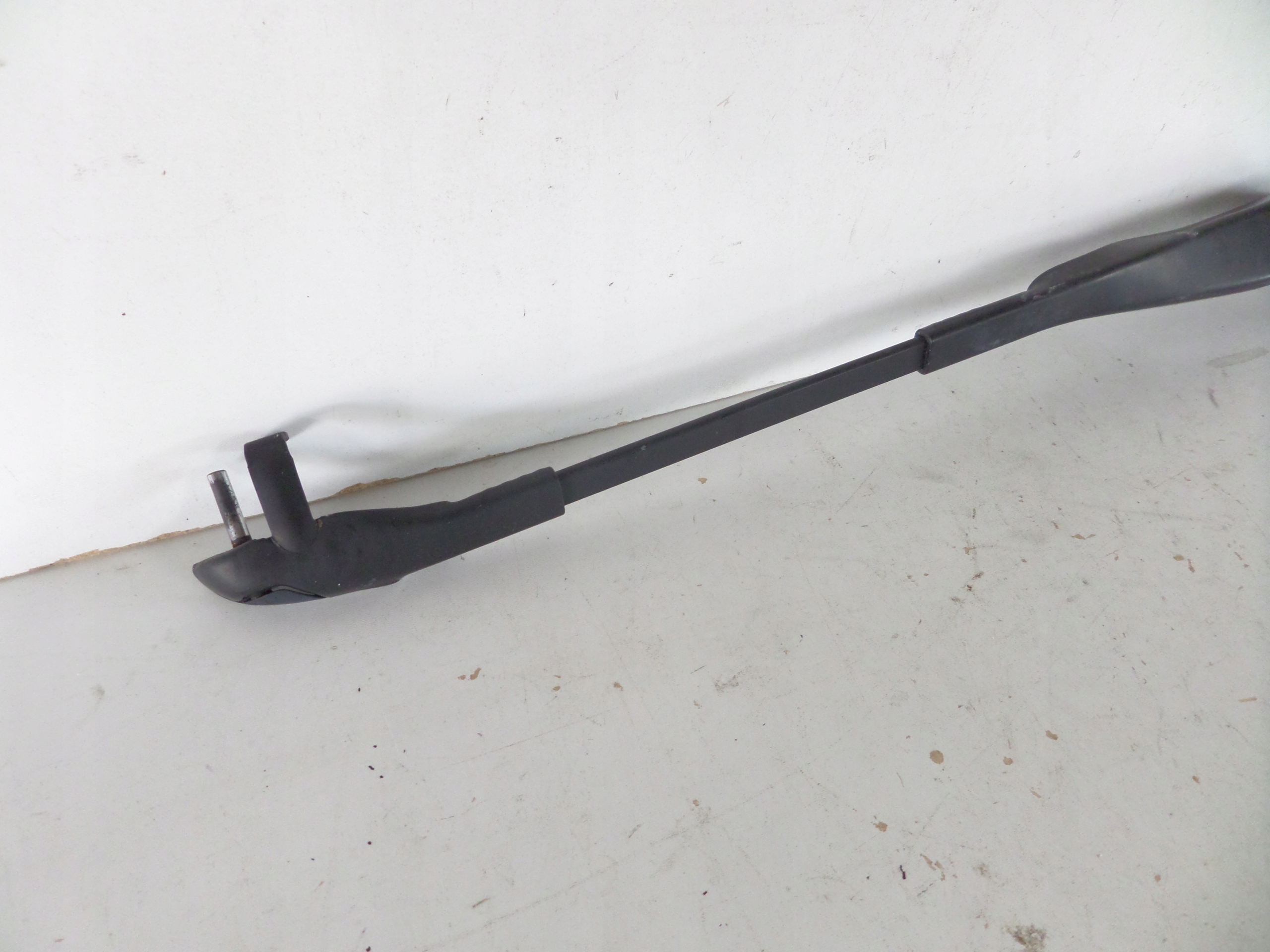 wiper arm front left MERCEDES W211 02