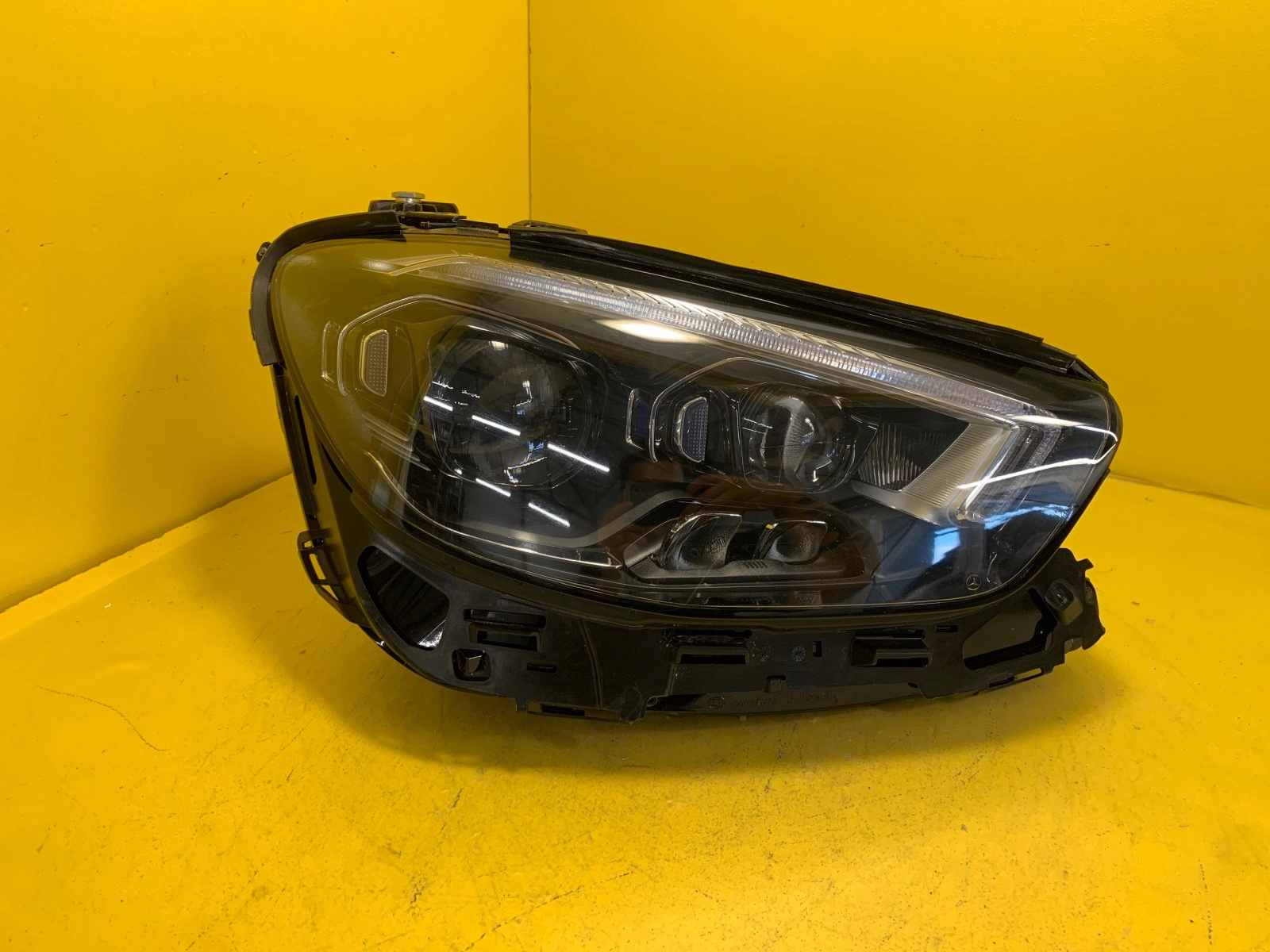 light right Mercedes W213 Lift Multibeam