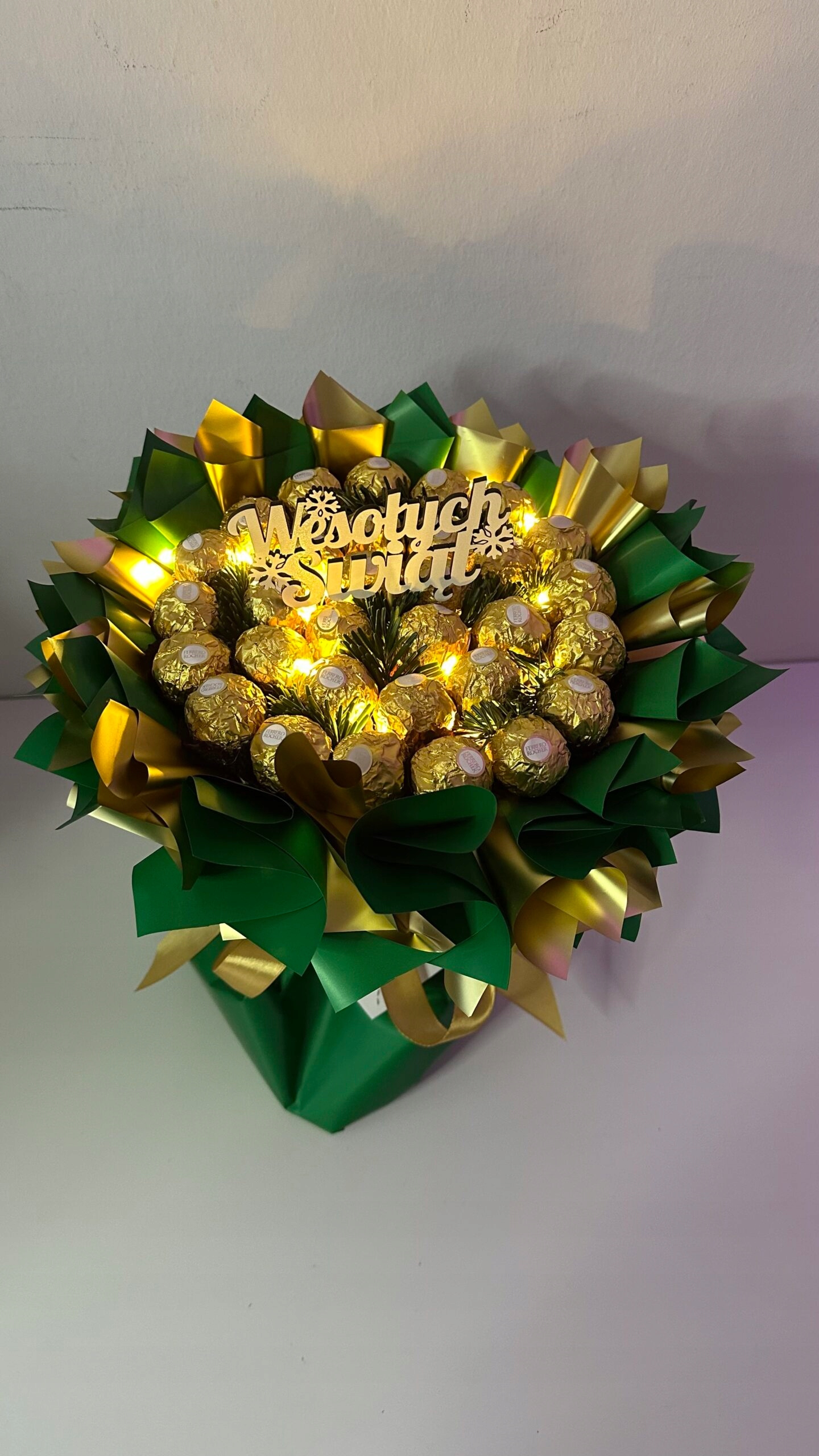 Levně Zelená svítící jídelní kytice s ferrero na Mikuláše, Vánoce