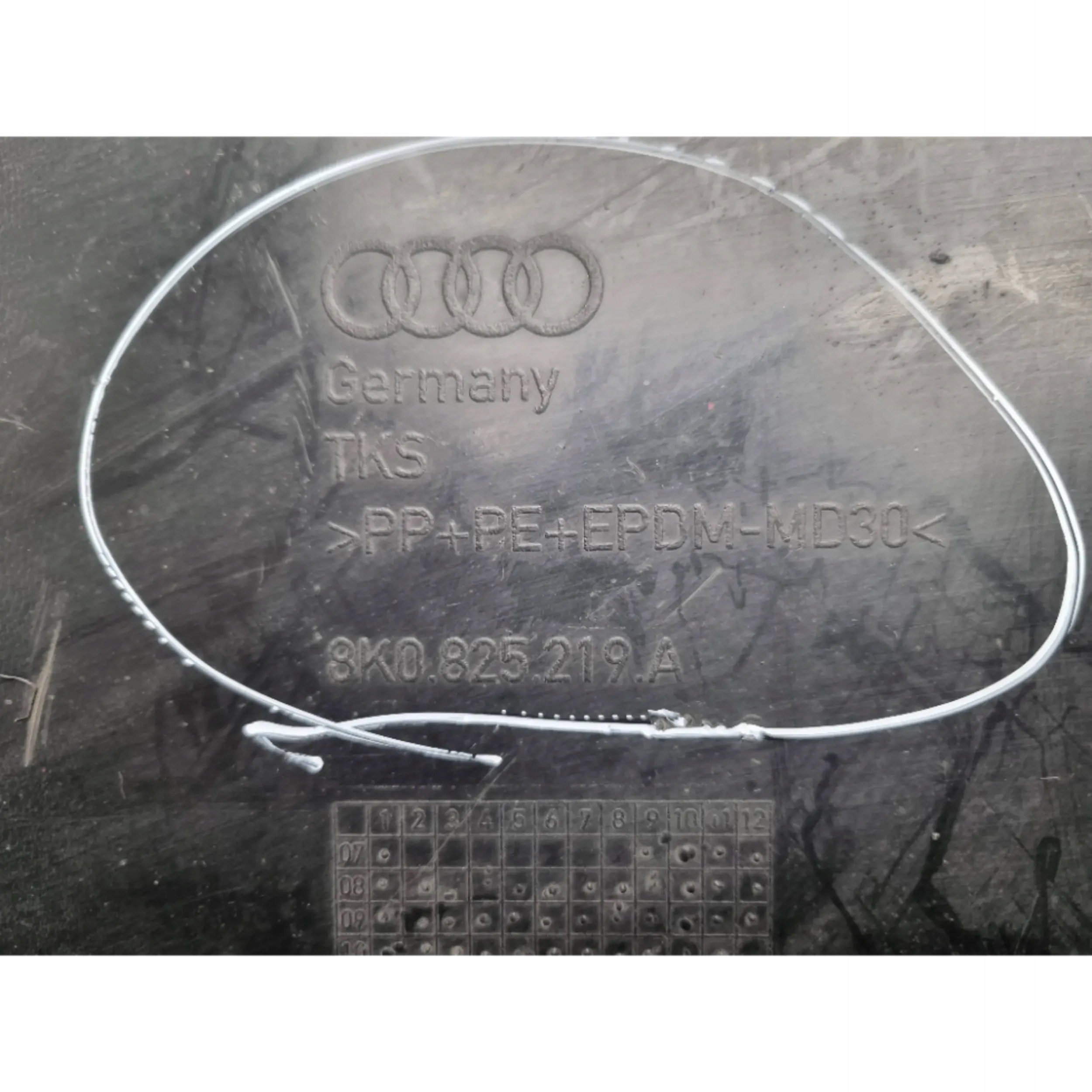 cover chassis left rear part 8K0825219A AUDI A4 B8 A5 8T A7