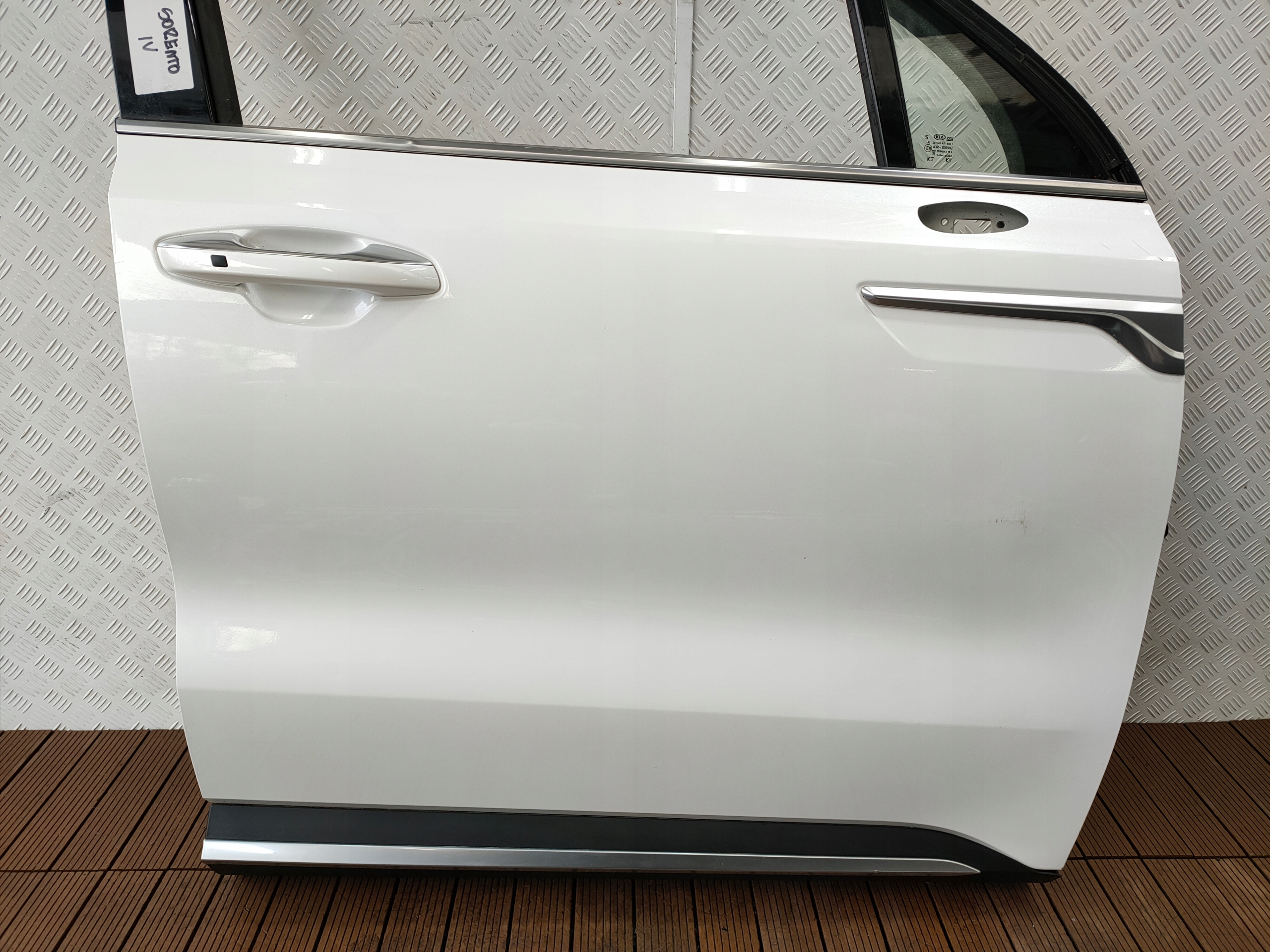 KIA SORENTO IV 20-24 door front right front colour BIALA PERLA SWP