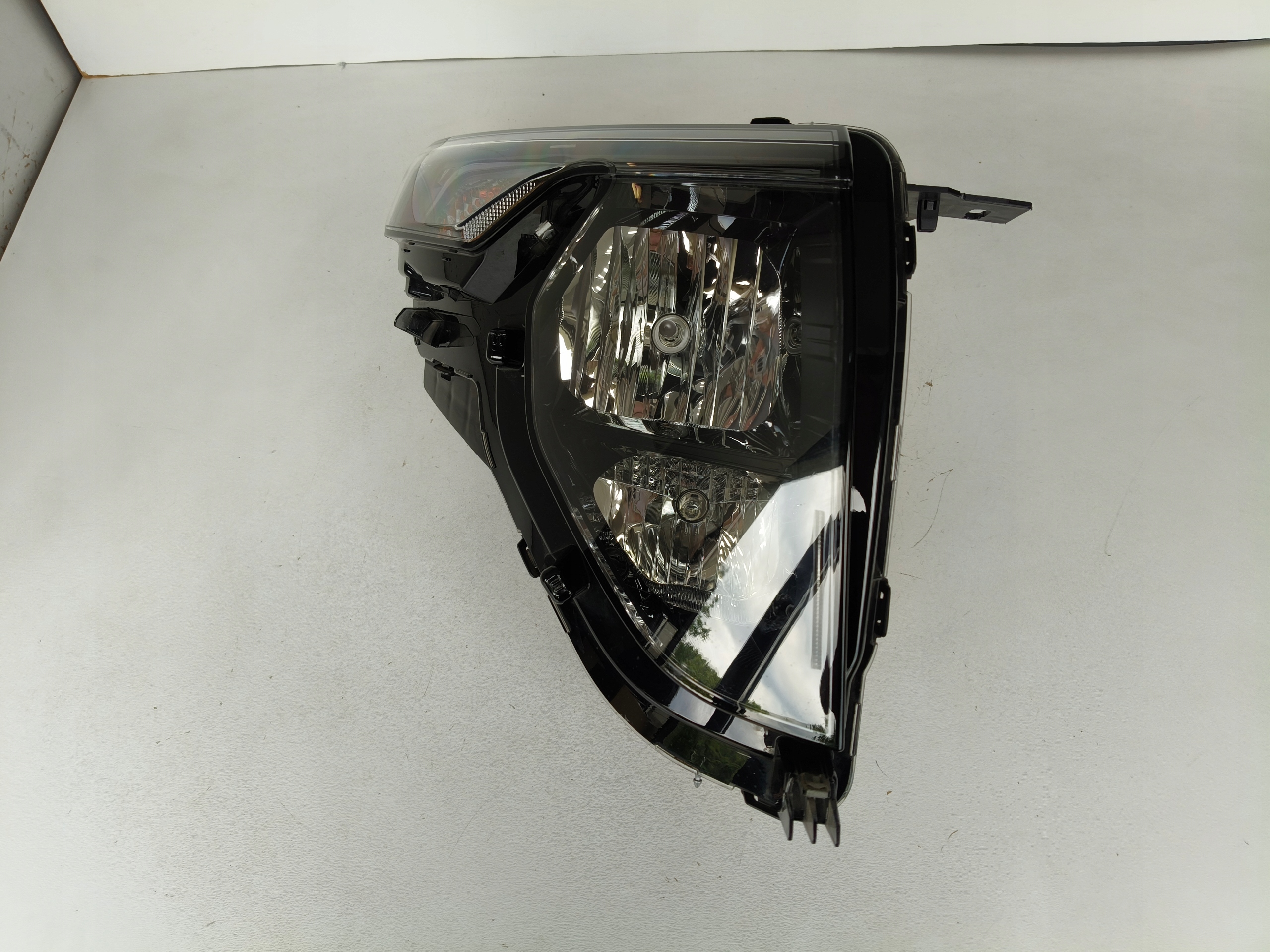 light right REFLEKTOR FORD TRANSIT COURIER 24