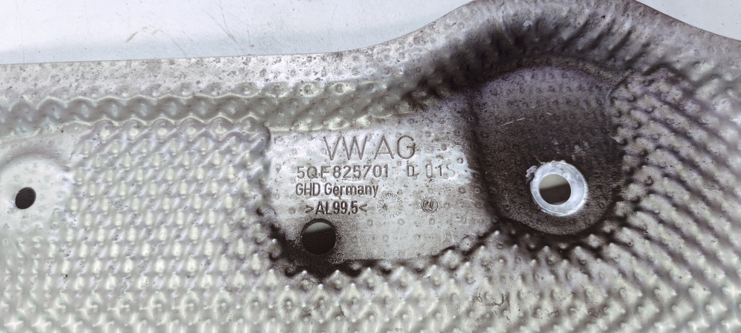 BLENDE ABDECKUNG TERMICZNA WEDECHU AUDI Q3 F3 5Q0825701D