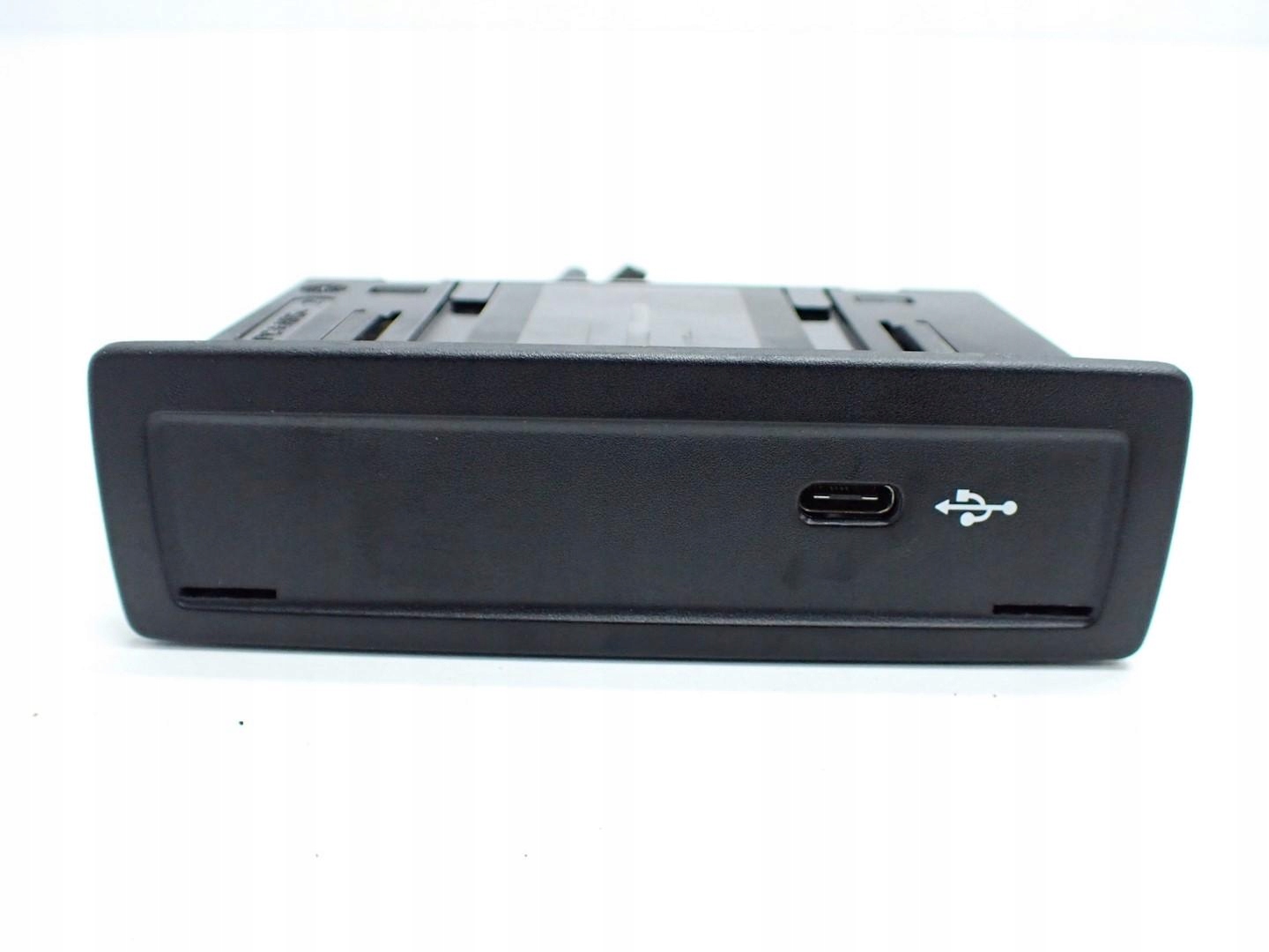 usb европа A2478203902 MERCEDES GLA II H247 22R