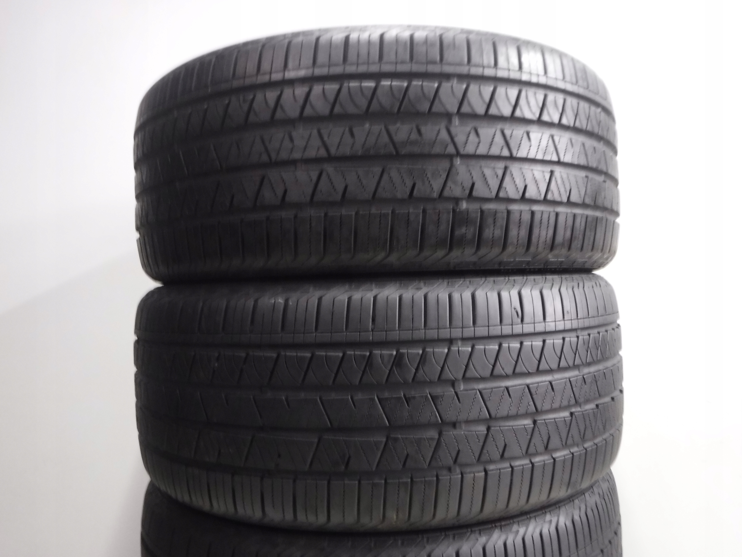 OPONY CAŁOROCZNE CONTINENTAL CROSS SPORT 275/40/22 Liczba opon w ofercie 2 szt.