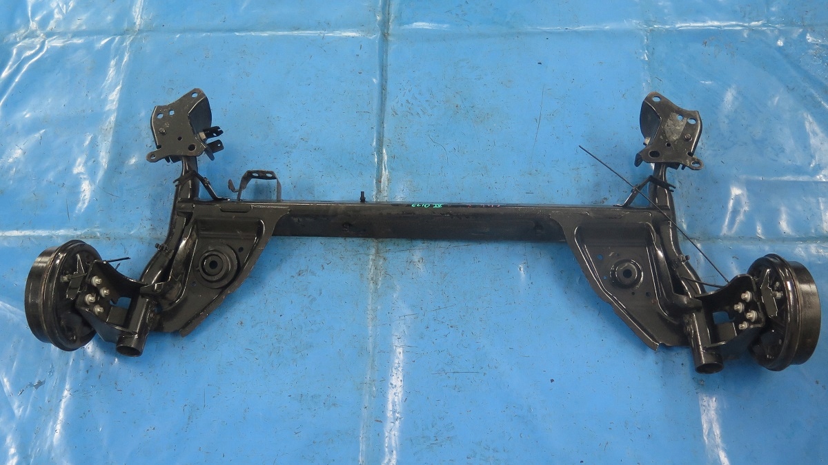 BELKA OŚ ZAWIESZENIE TYŁ RENAULT CLIO IV 4