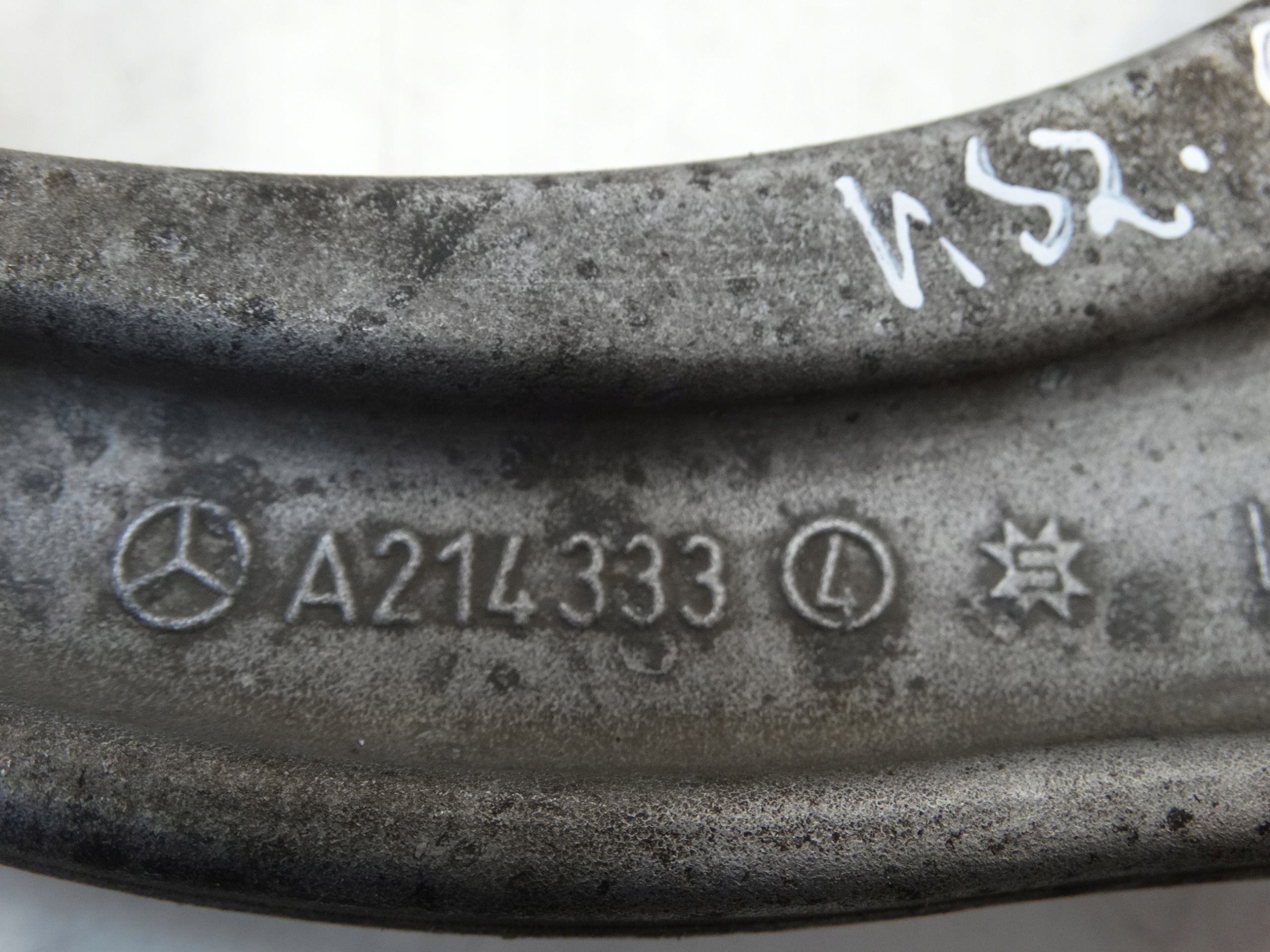 arm upper sususpension left front MERCEDES GLC 254 A214333
