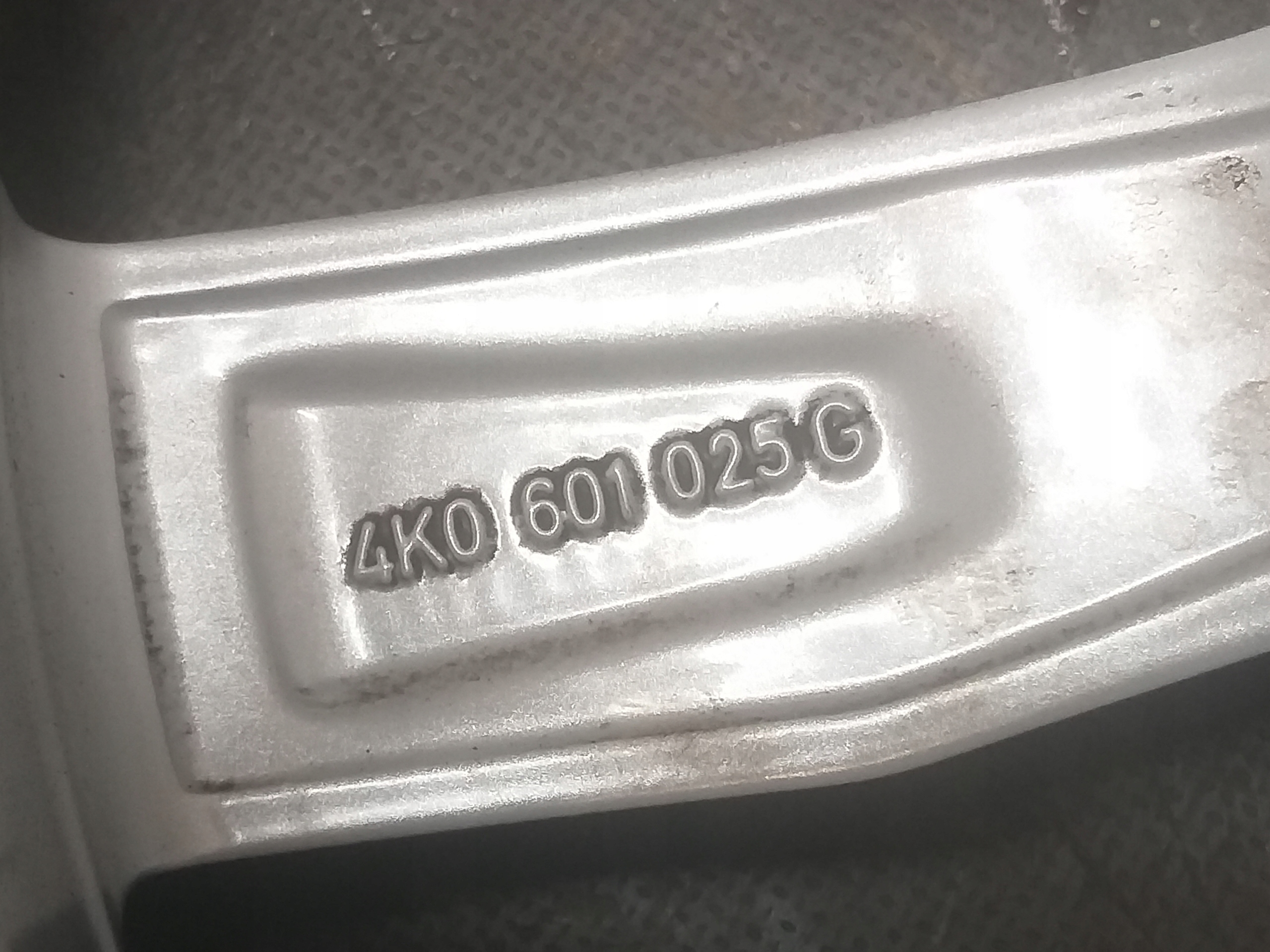 disk hliníkový AUDI A6 C8 4K 19" 5X112 ET40 8,5J 4K0601025G