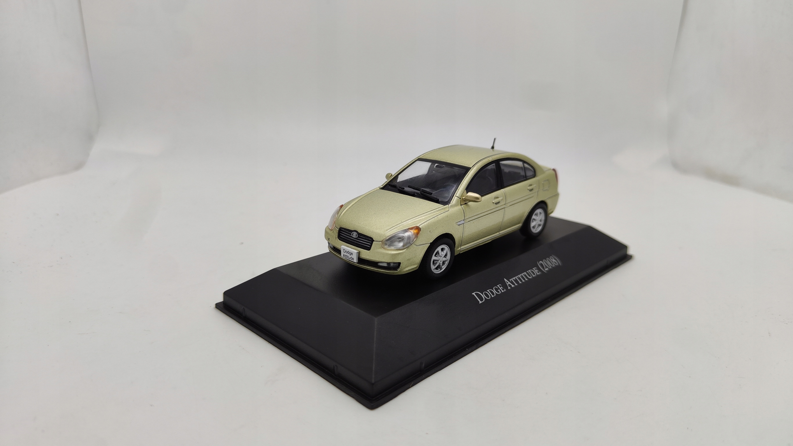 Dodge Attitude 2008 1:43 DeAgostini GM74