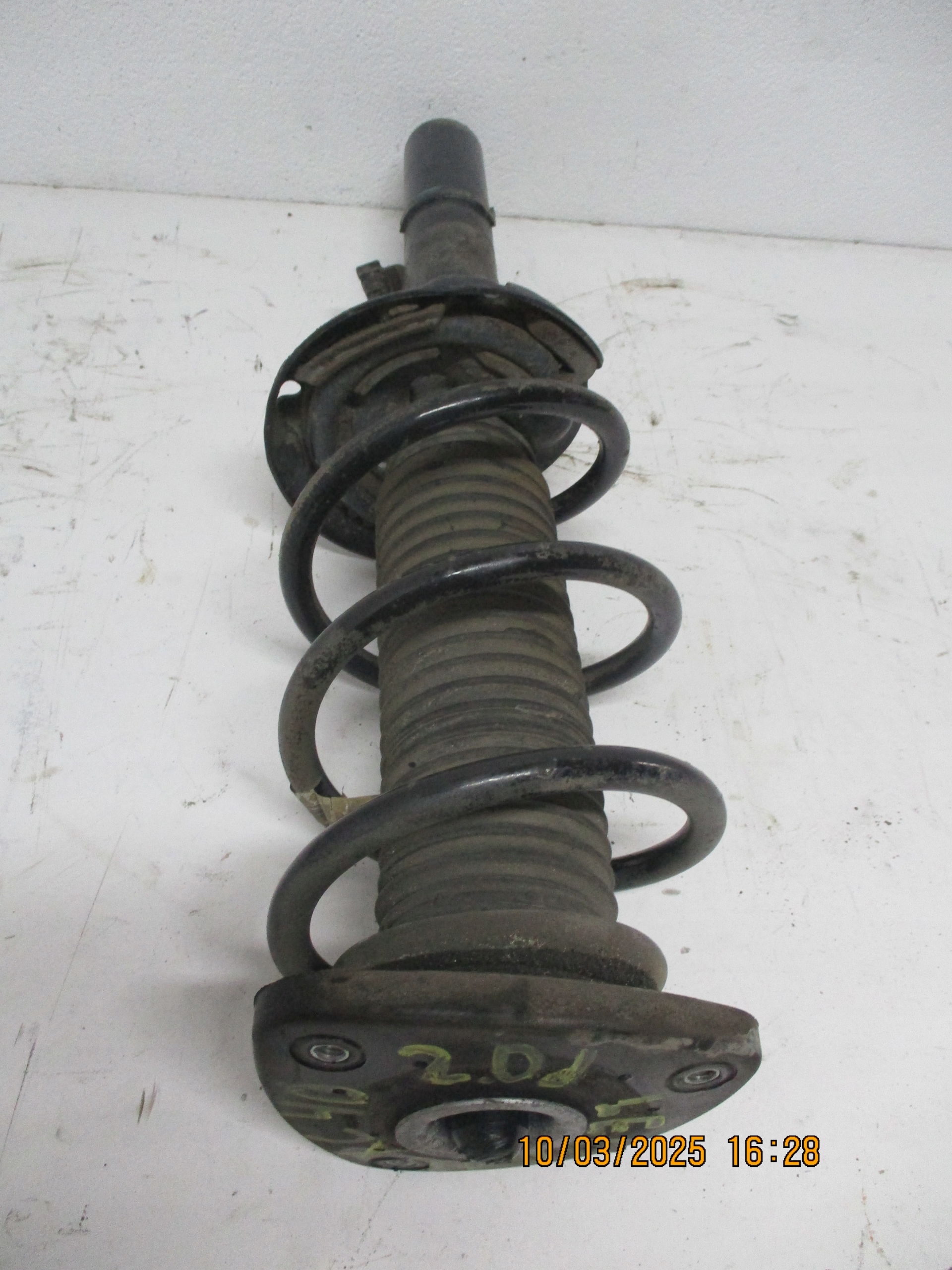 shock absorber amor front right left VOLVO XC40 II 2,0D 32246645 32246646
