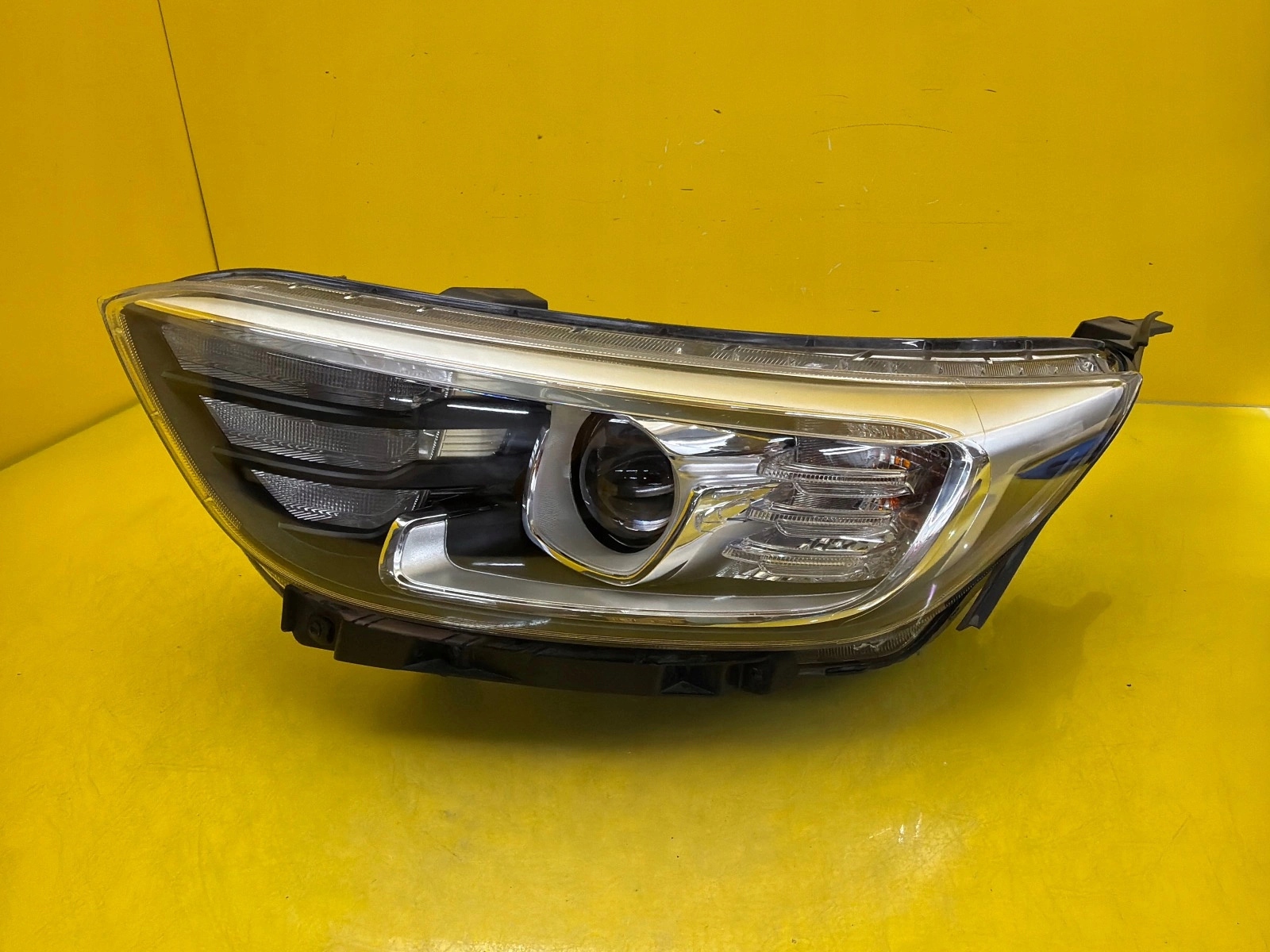 light left front Kia Stonic lens 17-20