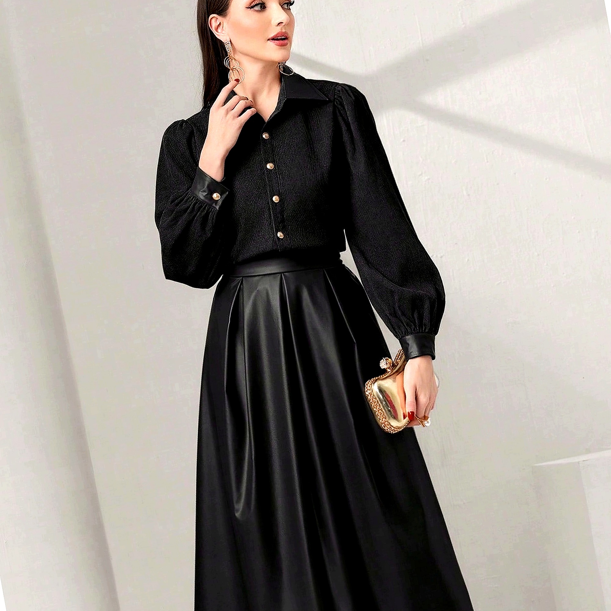 Elegantní komplet Stylová černá košile z eko-kůže S 36