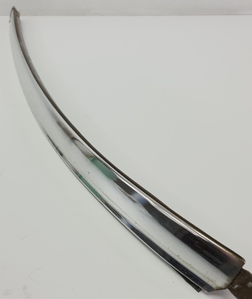 Накладка лобового стекла левая MERCEDES W126 SEC