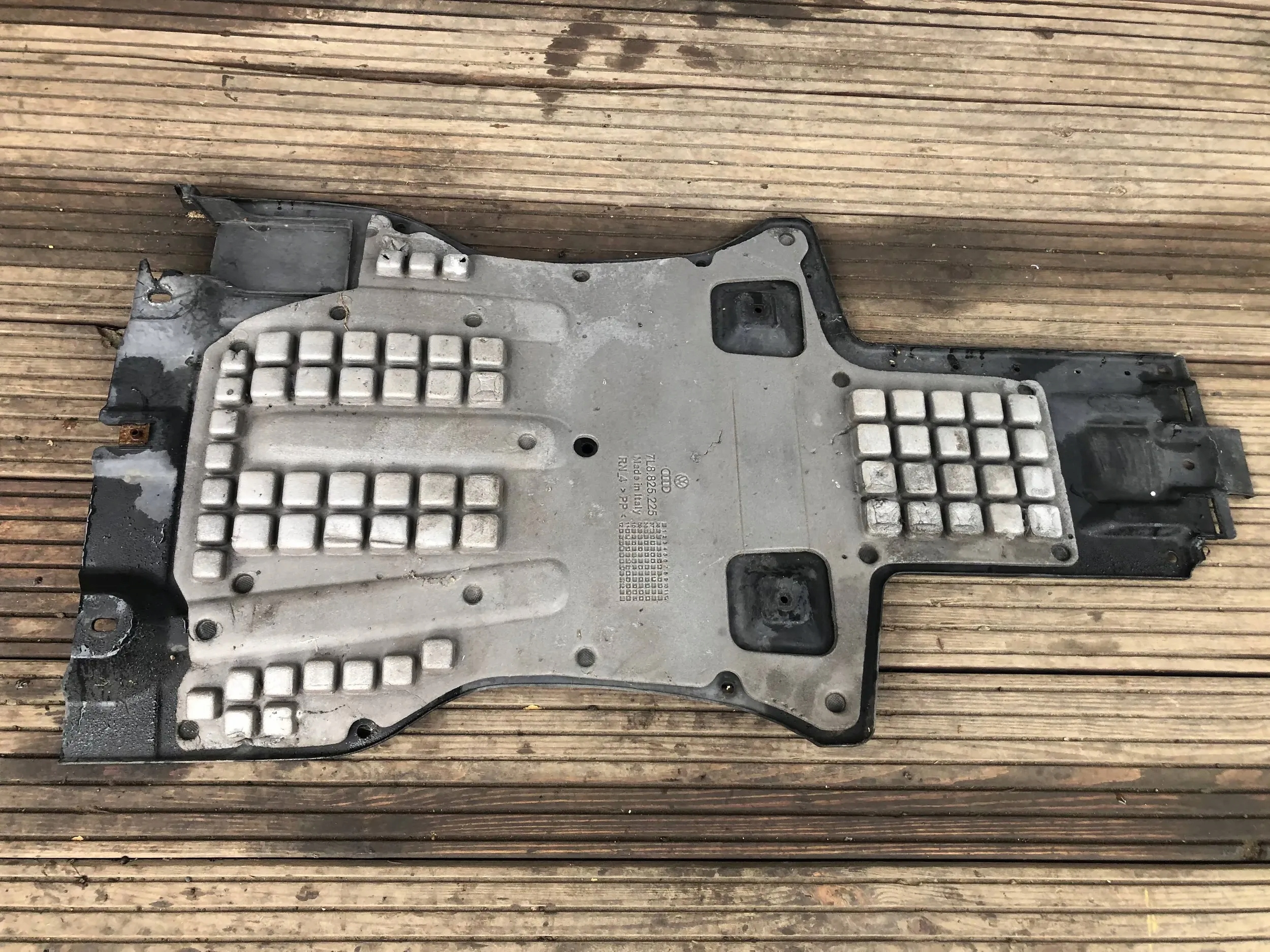 cover chassis AUDI Q7 4L 7L8825231A