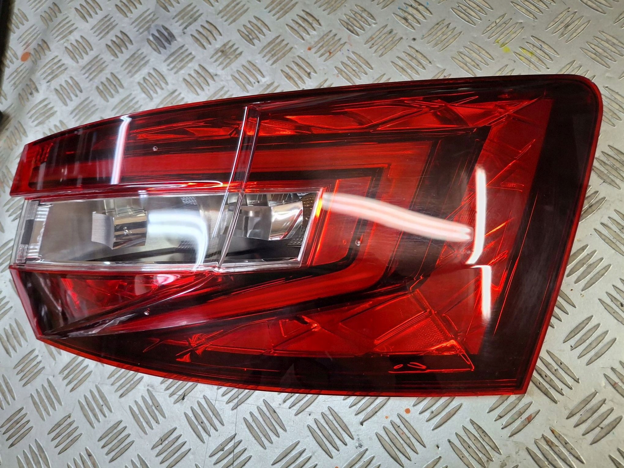 light rear right NAROZNA LED SKODA SUPERB III KOMBI 2015R->