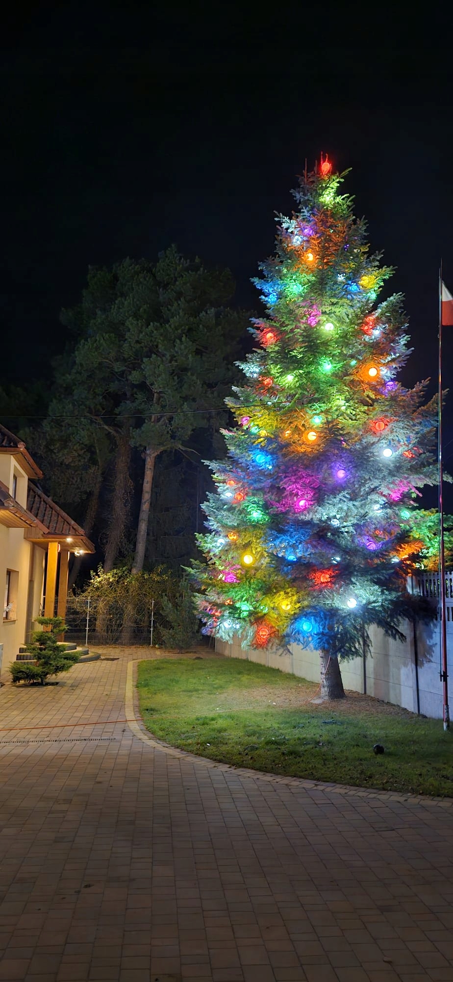 poľské vonkajšie Vianočné osvetlenie na stromček lampáš 10 kusov , guľôčky 12 cm