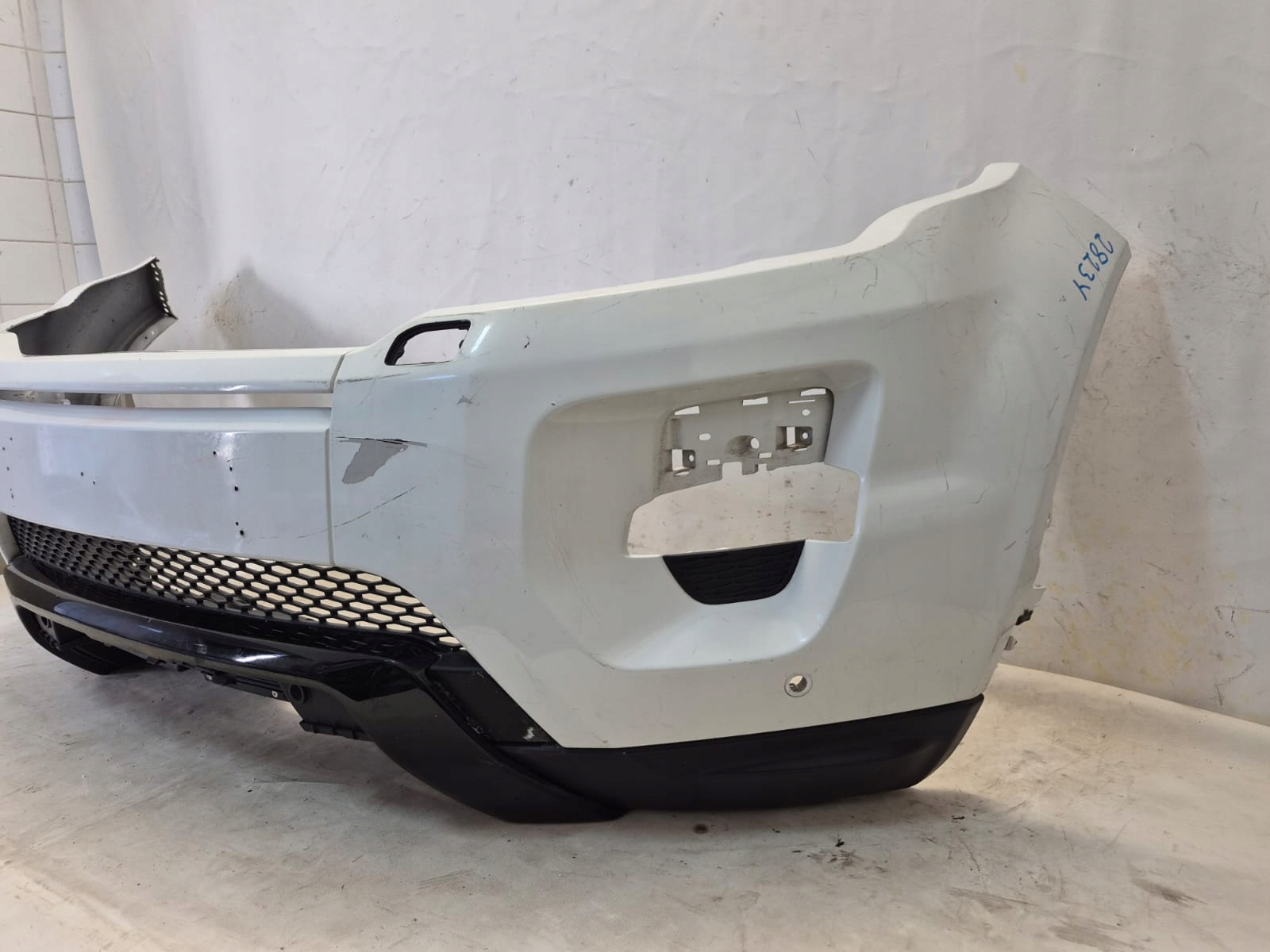 RANGE ROVER EVOQUE and 1 DYNAMIC 11-15 bumper front front washer PDC