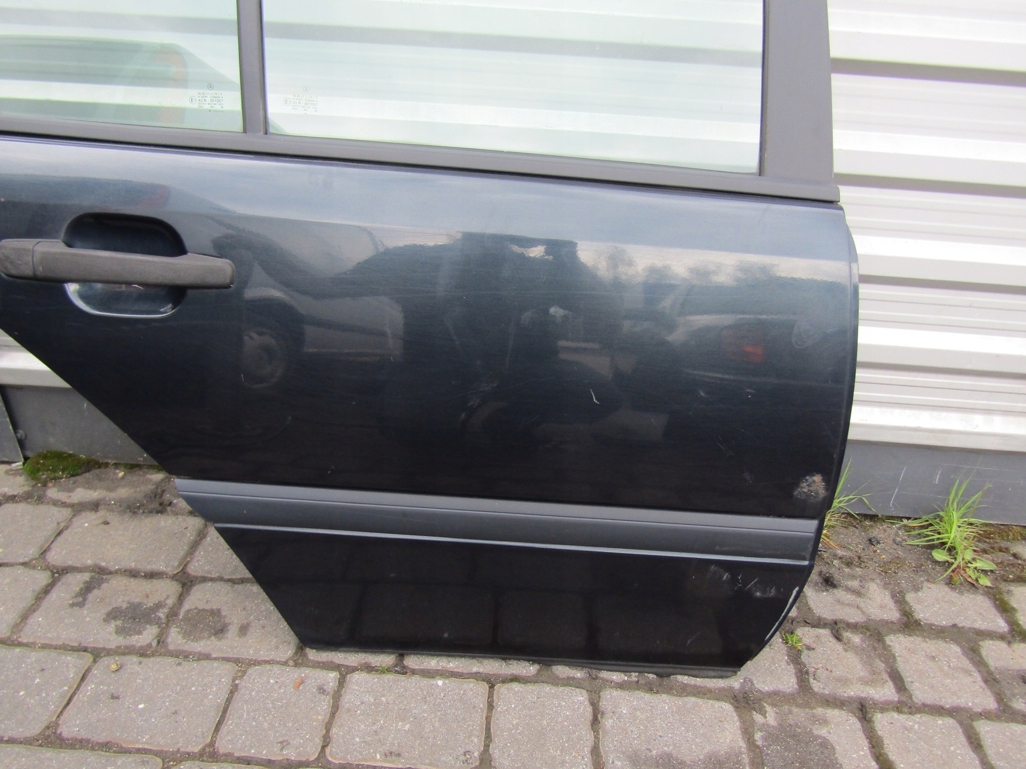 (5 MERCEDES W202 KOMBI DRZWI PRAWE TYLNE LACK 189 Producent części Mercedes-Benz OE