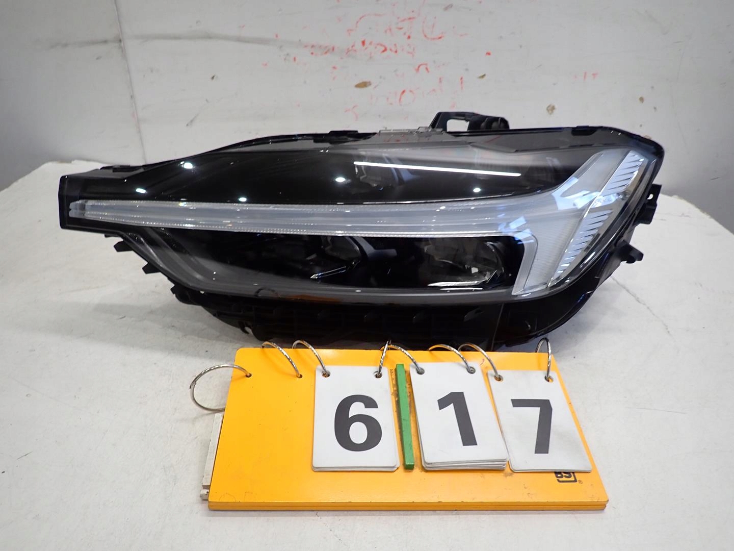 light front front left VOLVO XC60 II LIFT 2020- 32404709