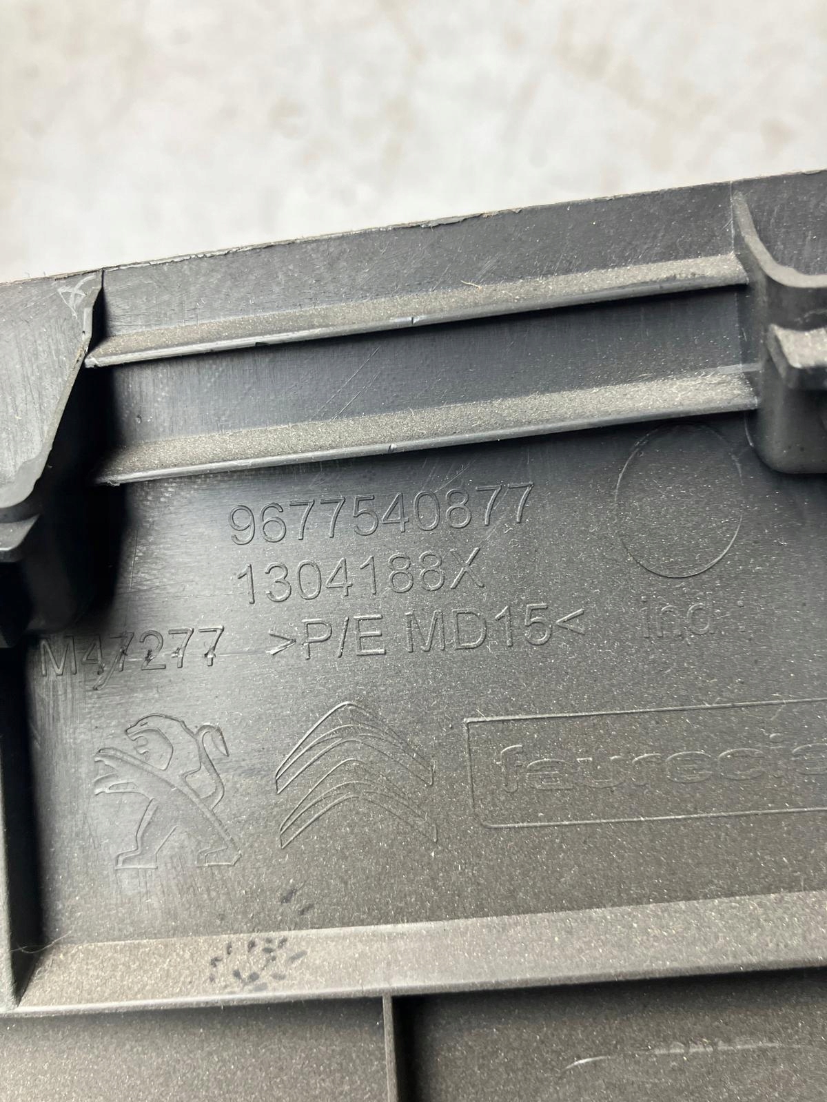 Blende Abdeckung konsole unter Lenkrad 308 T9 9677540877