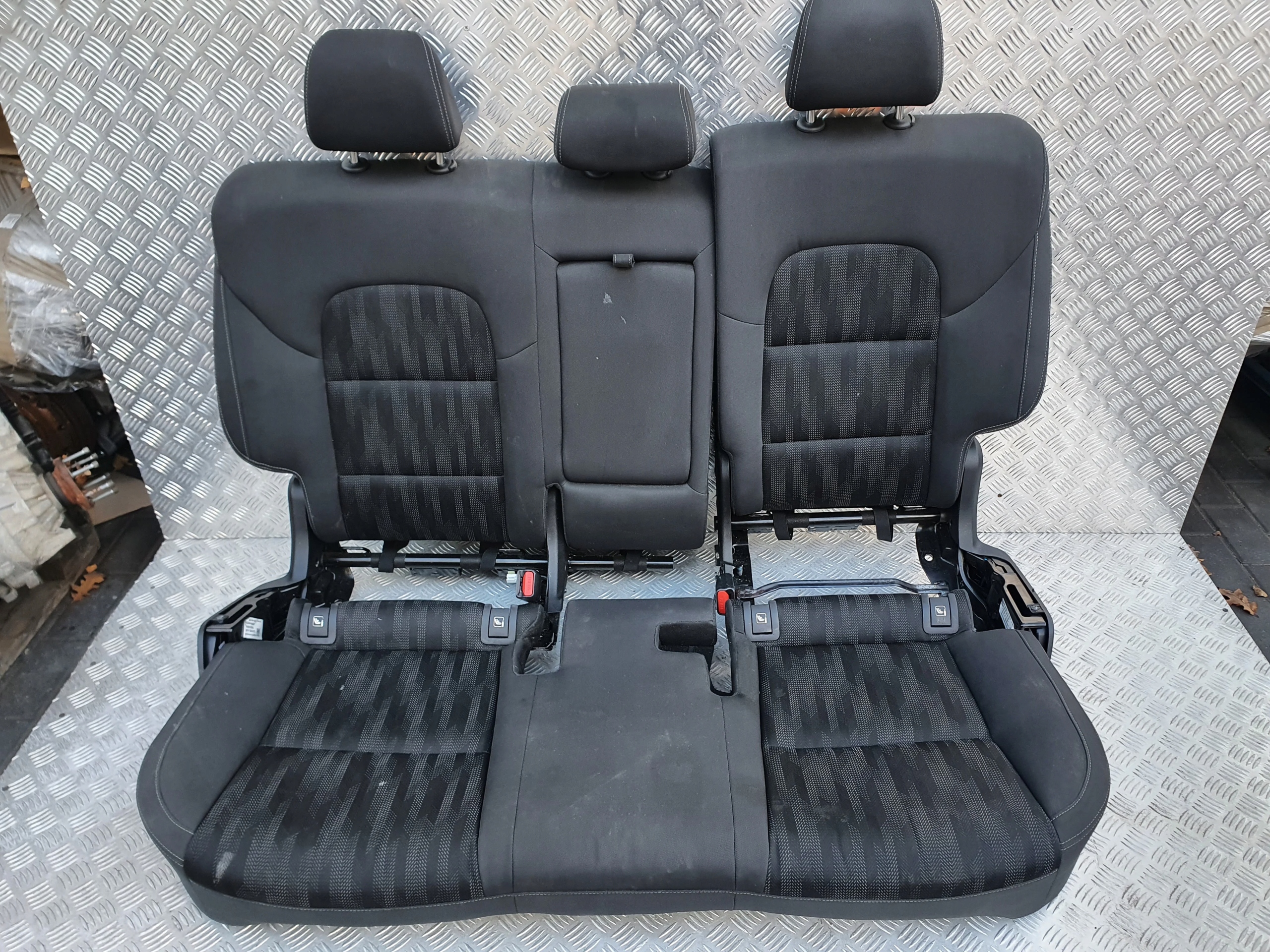 ДИЛЕММА КУШЕТКИ ЗАД. KIA SPORTAGE IV КВ 15-