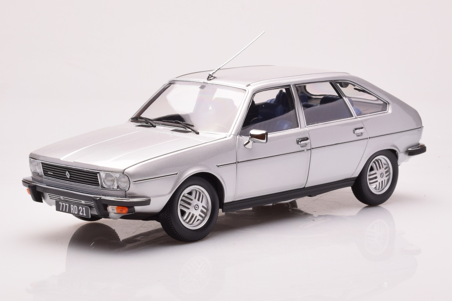 Renault 30 Tx Silver Norev 1/18