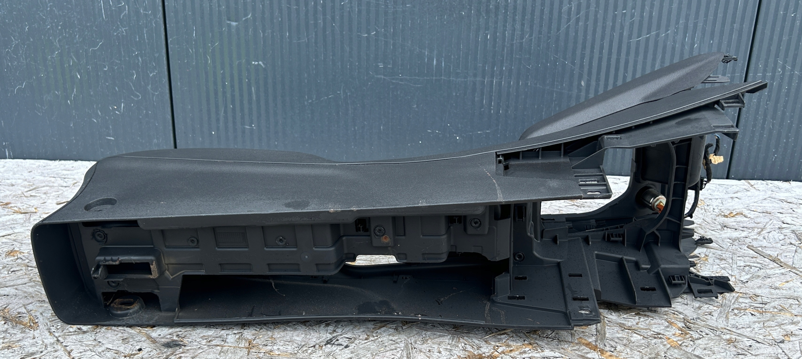 TUNEL mitte FORD TOURNEO COURIER MK1 14- ET76-R045B55-AB