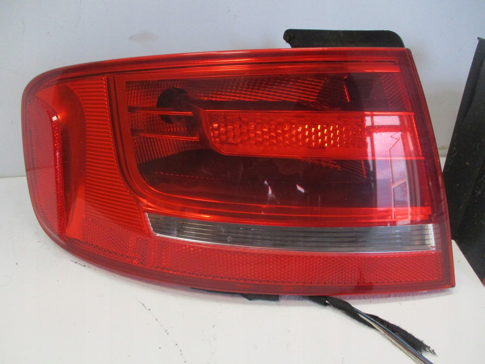light right left rear Audi A4 8K0 sedan