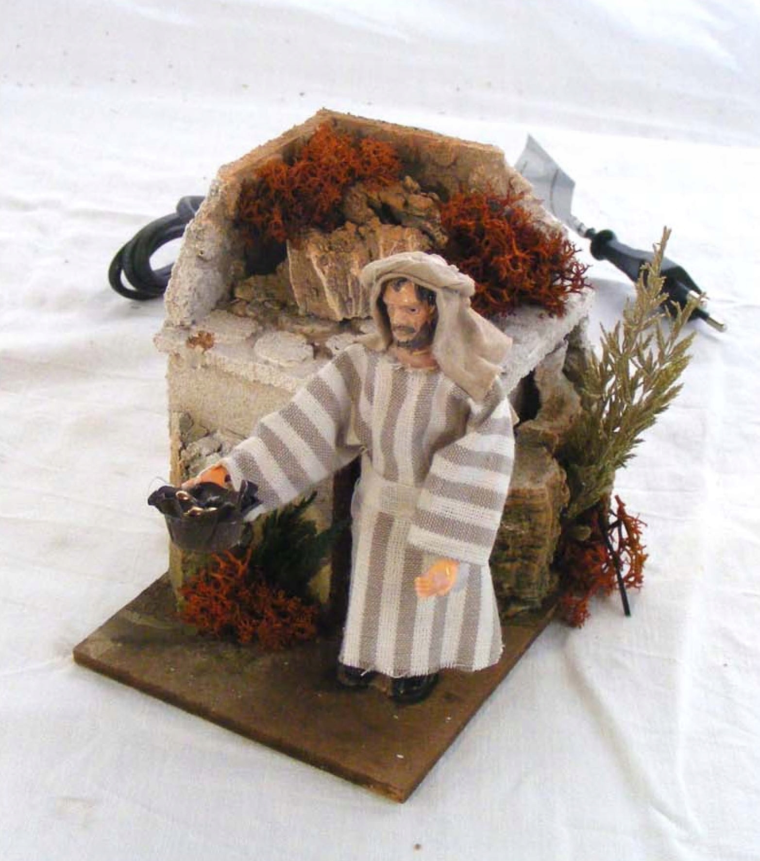 Pohyblivá Figúrka – Žobrák s klobúkom – vysoký 16 cm