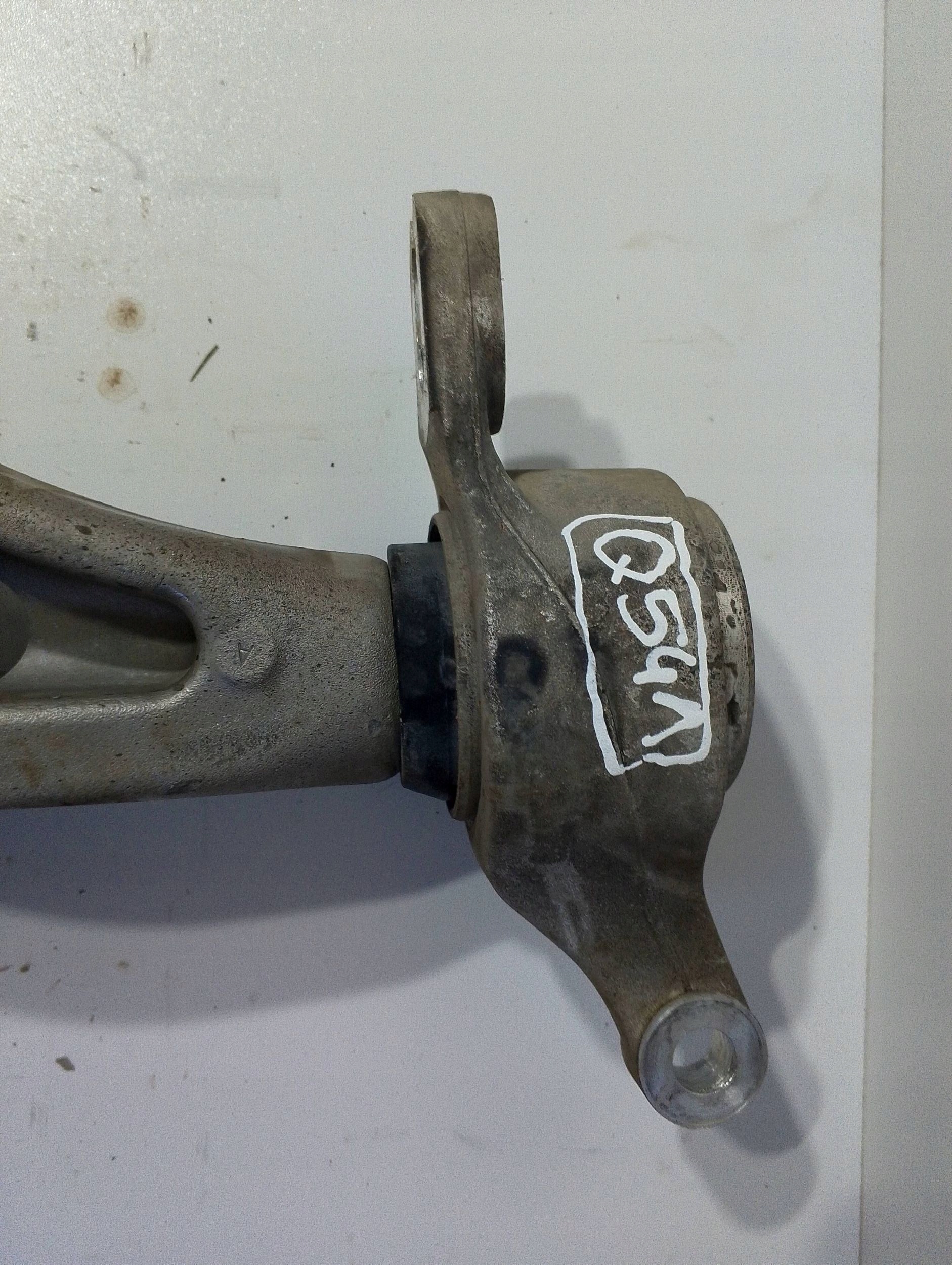 Jeep Grand Cherokee WK2 arm front left 04877661AB (Q541)