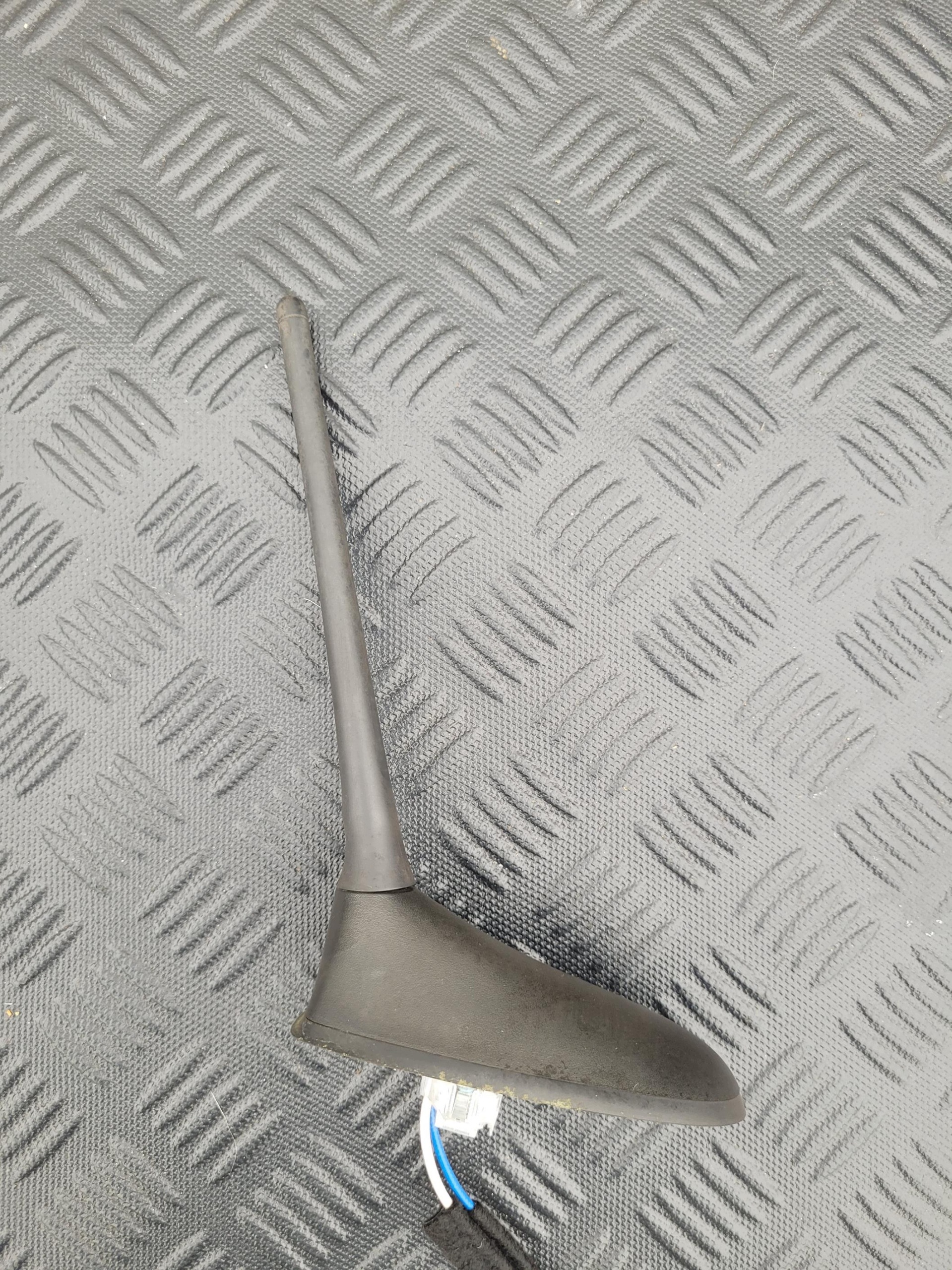 P68269669AA ANTENA dach GPS JEEP COMPASS II