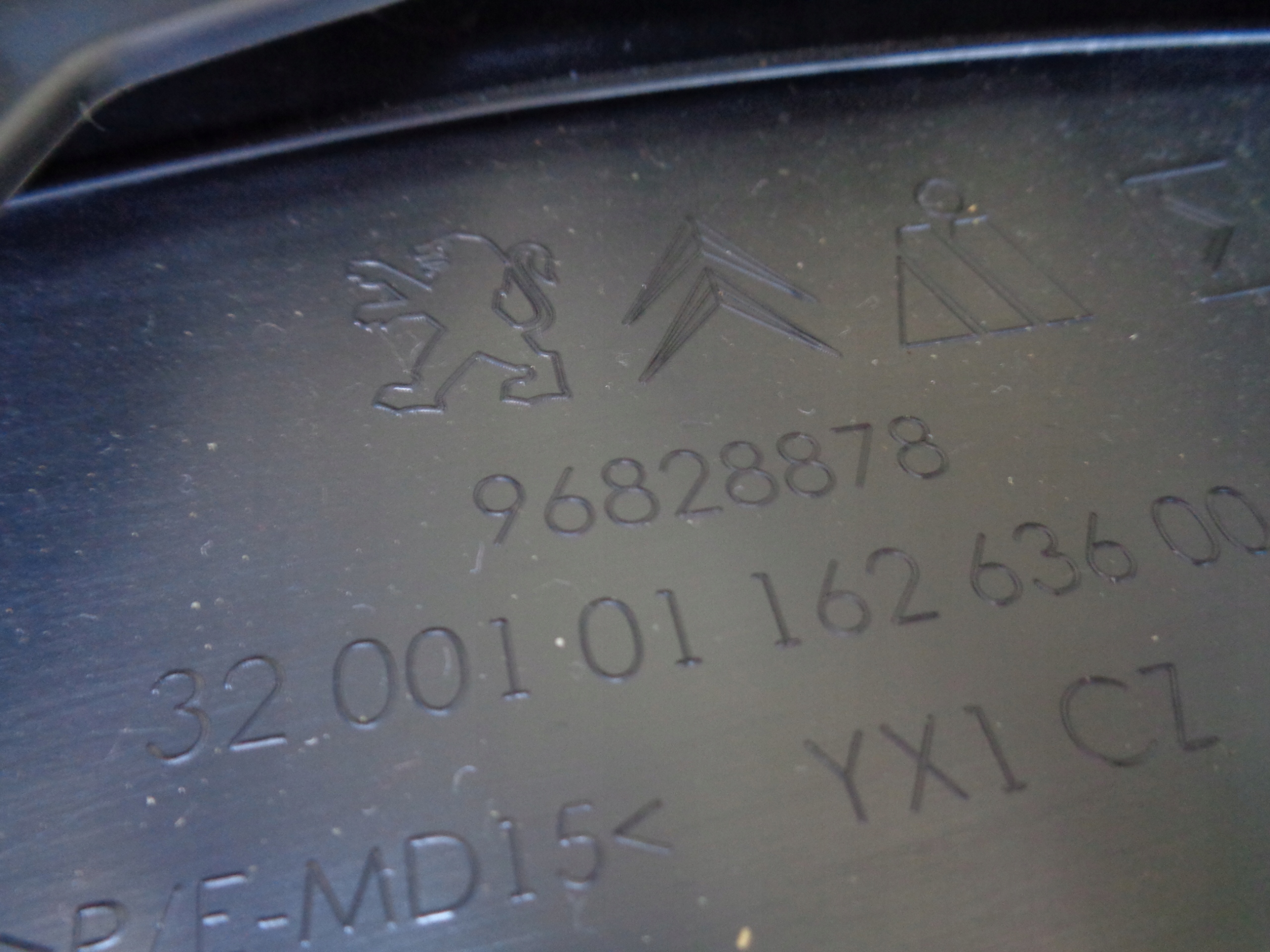 Citroen C3 picasso tunel obudowa lewarka biegów Jakość części (zgodnie z GVO) O - oryginał z logo producenta pojazdu (OE)