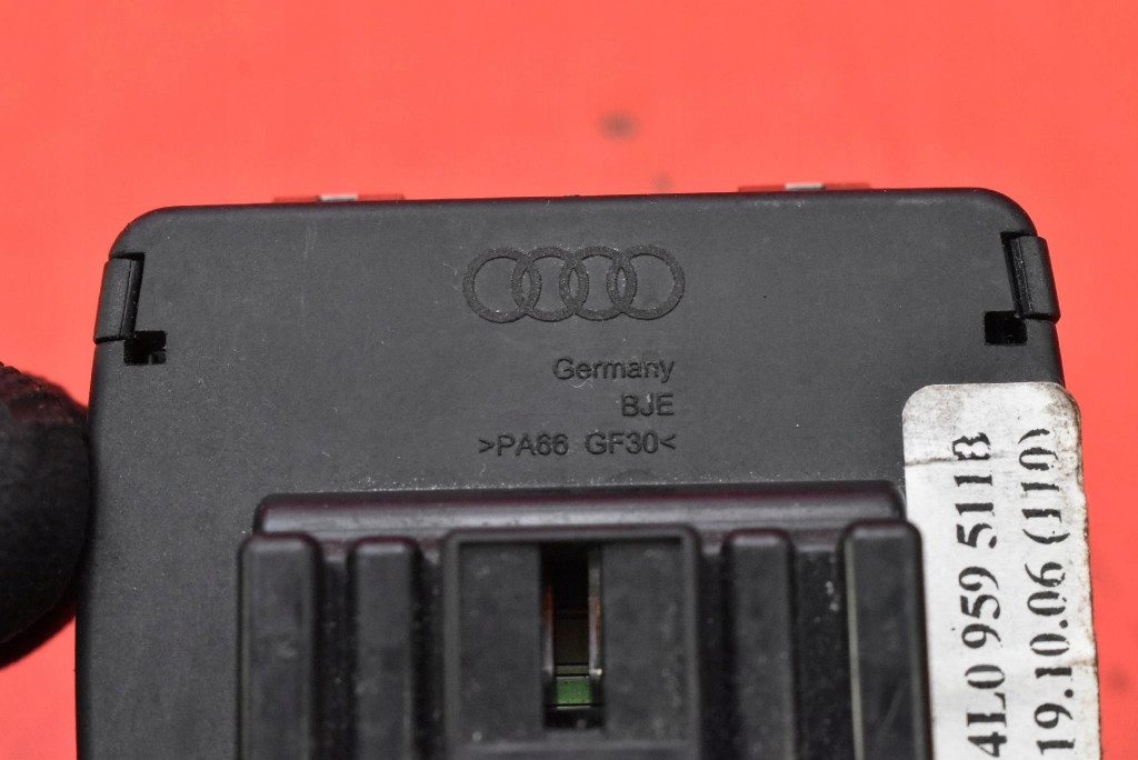 switch button OBNIZANIA boot 4L0959511B AUDI Q7 4L 05-09