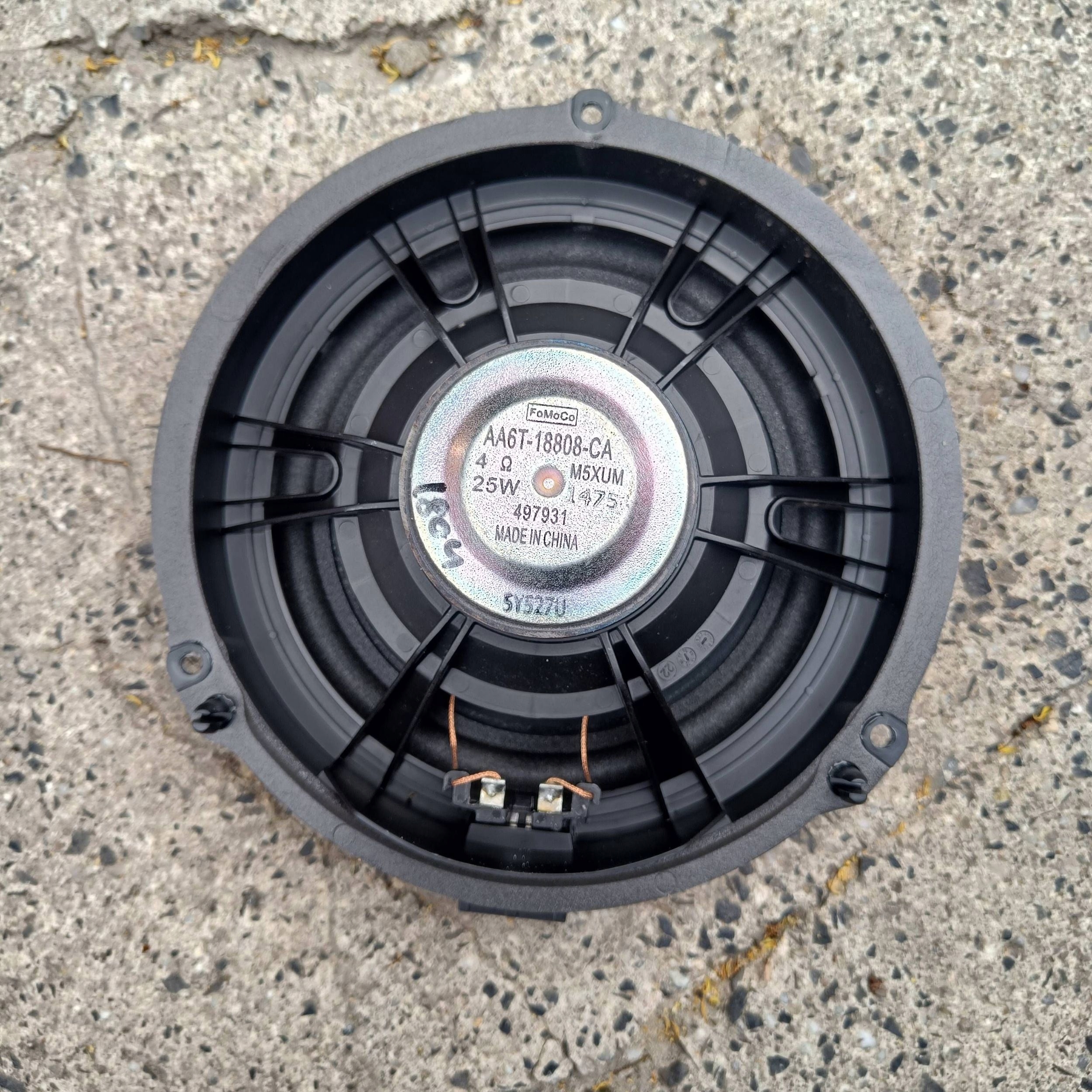 Ford Kuga II MK2 2015 Z tylu speaker door tylnych