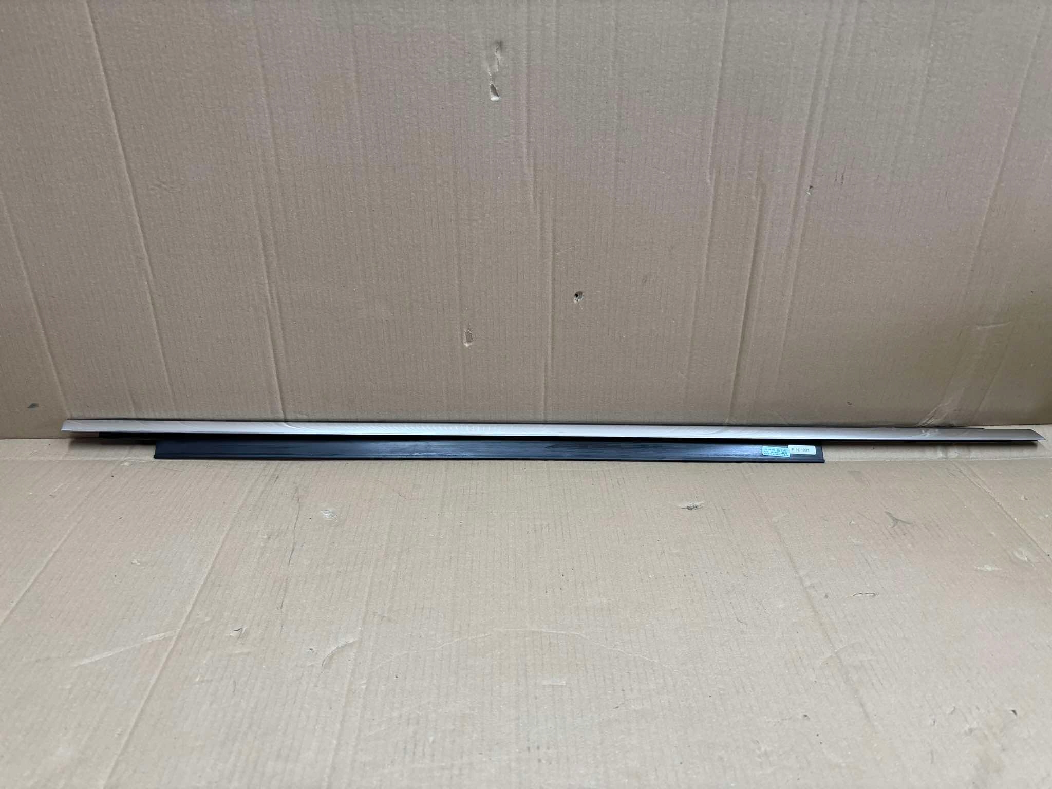 moulding dust CHROM right front AUDI A4 B8 8K 8K0853284J