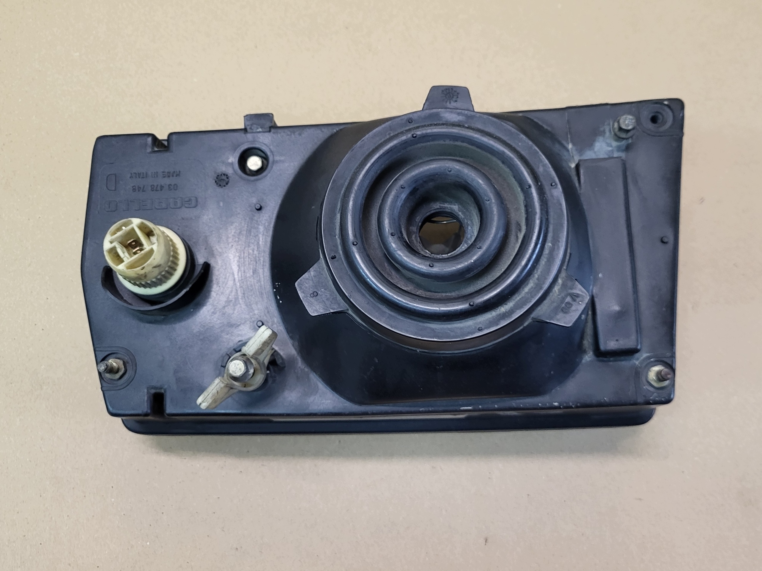 light right front REFLEKTOR CARELLO H4 LANCIA DELTA 86-93r. original EUROPA