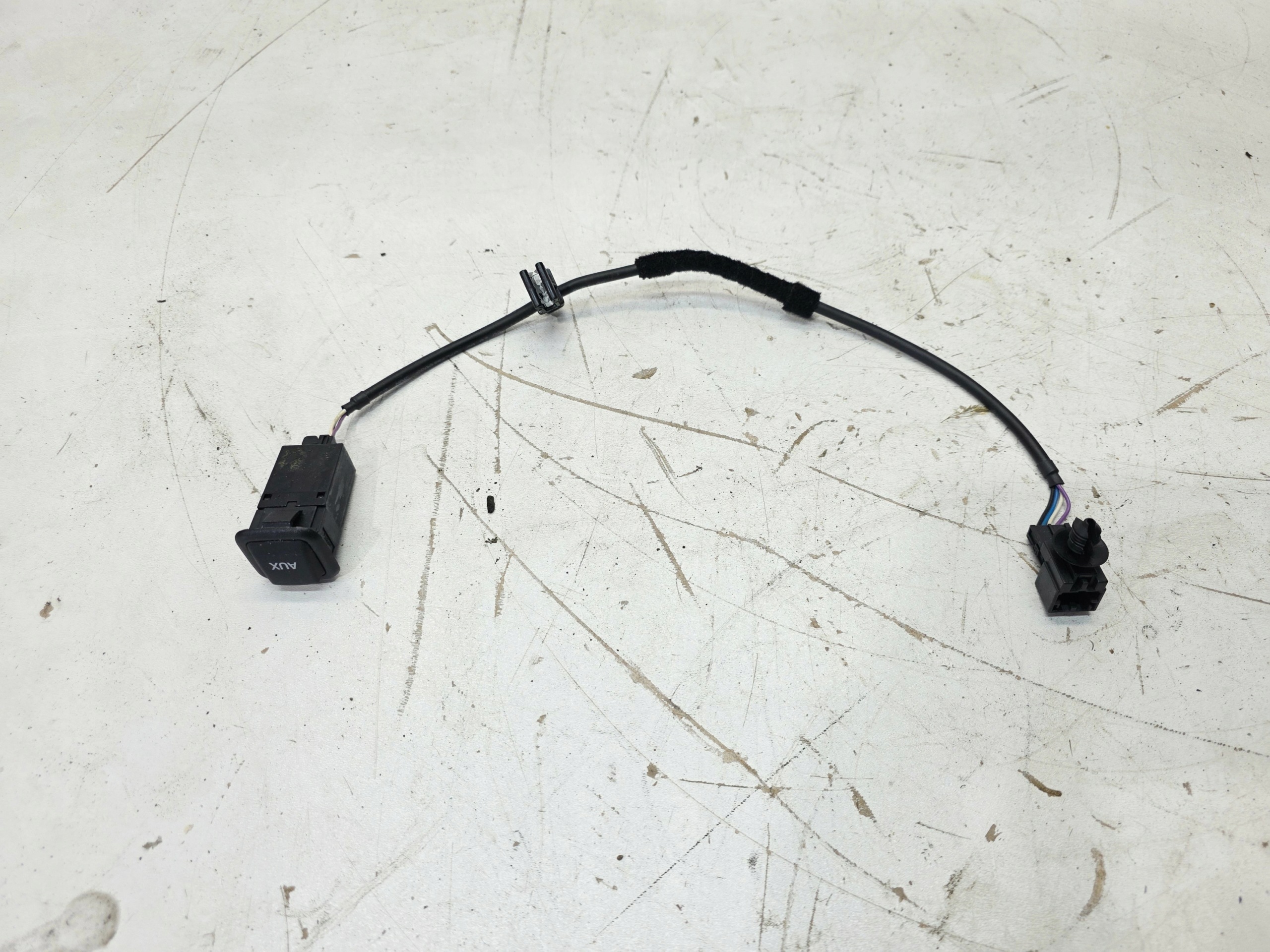 vstup adapter AUX AUDI Q5 8R 8R0035474C
