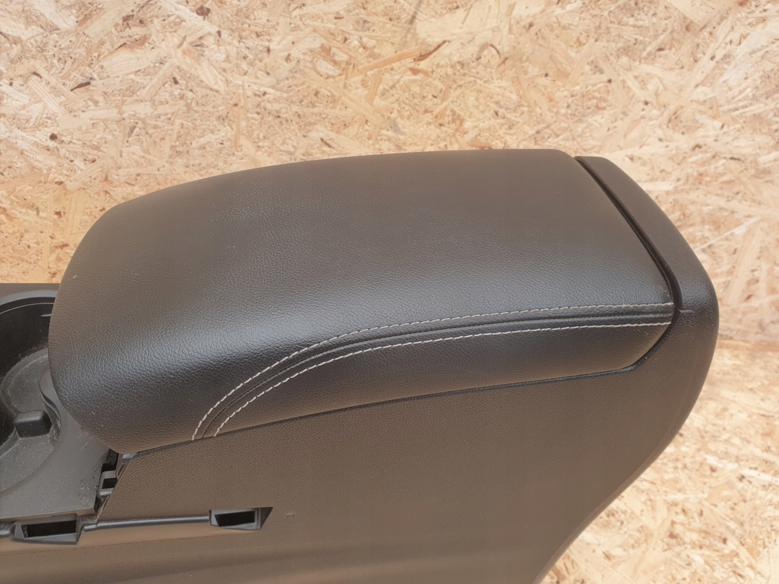 renault KADJAR тунель середина подлокотник