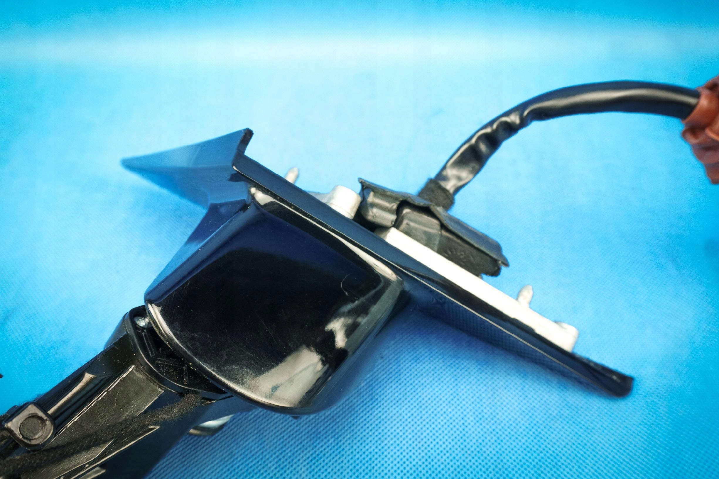 bracket mirrors zewn left Audi A8 4H 4H1857409M