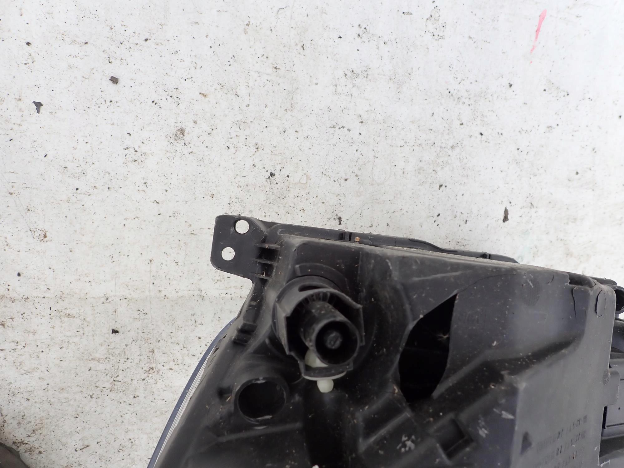 VOLVO XC40 17-22 light front front right