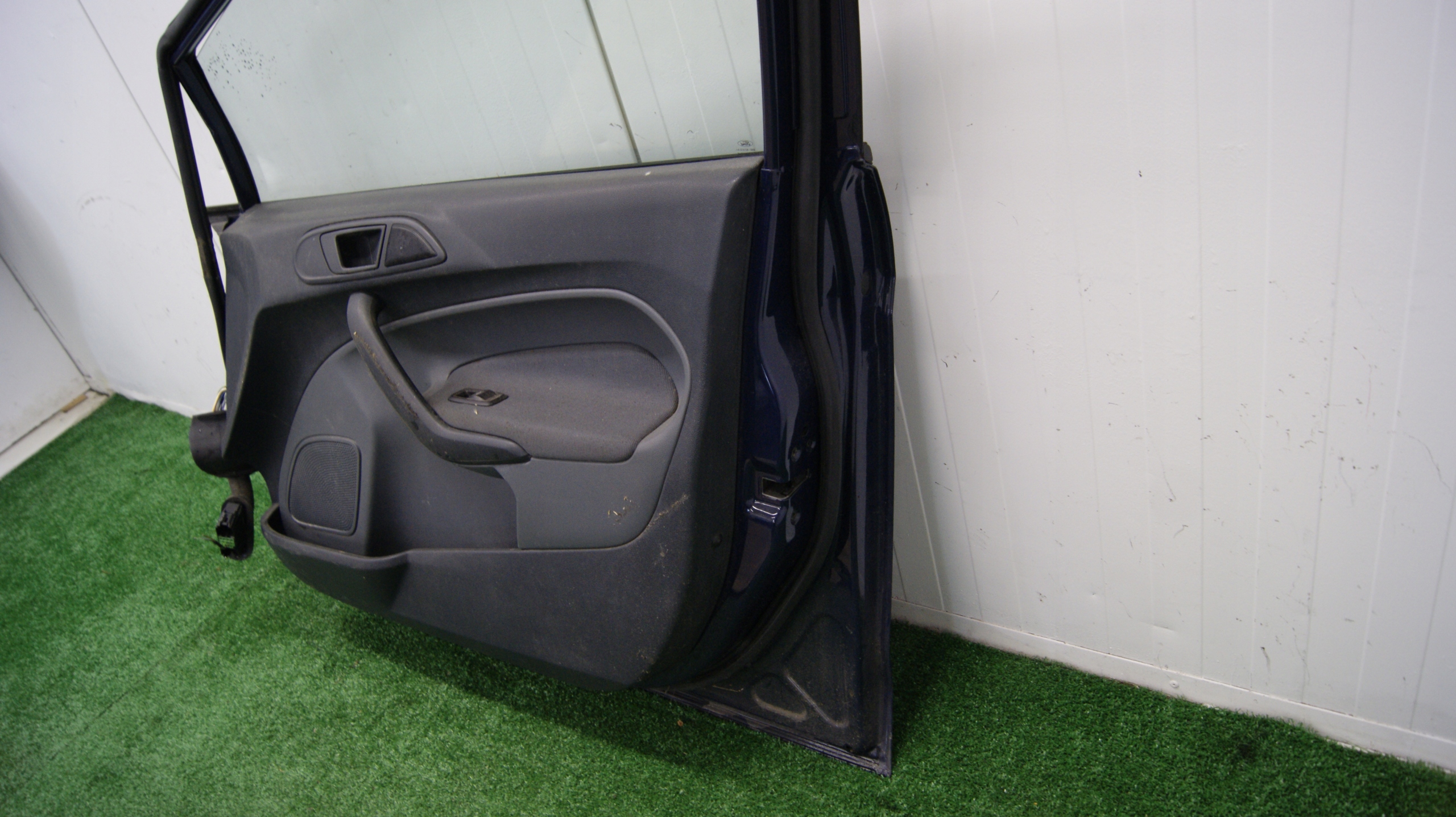 door right front FORD FIESTA MK 7 2009 KOD LAKIERU : E9
