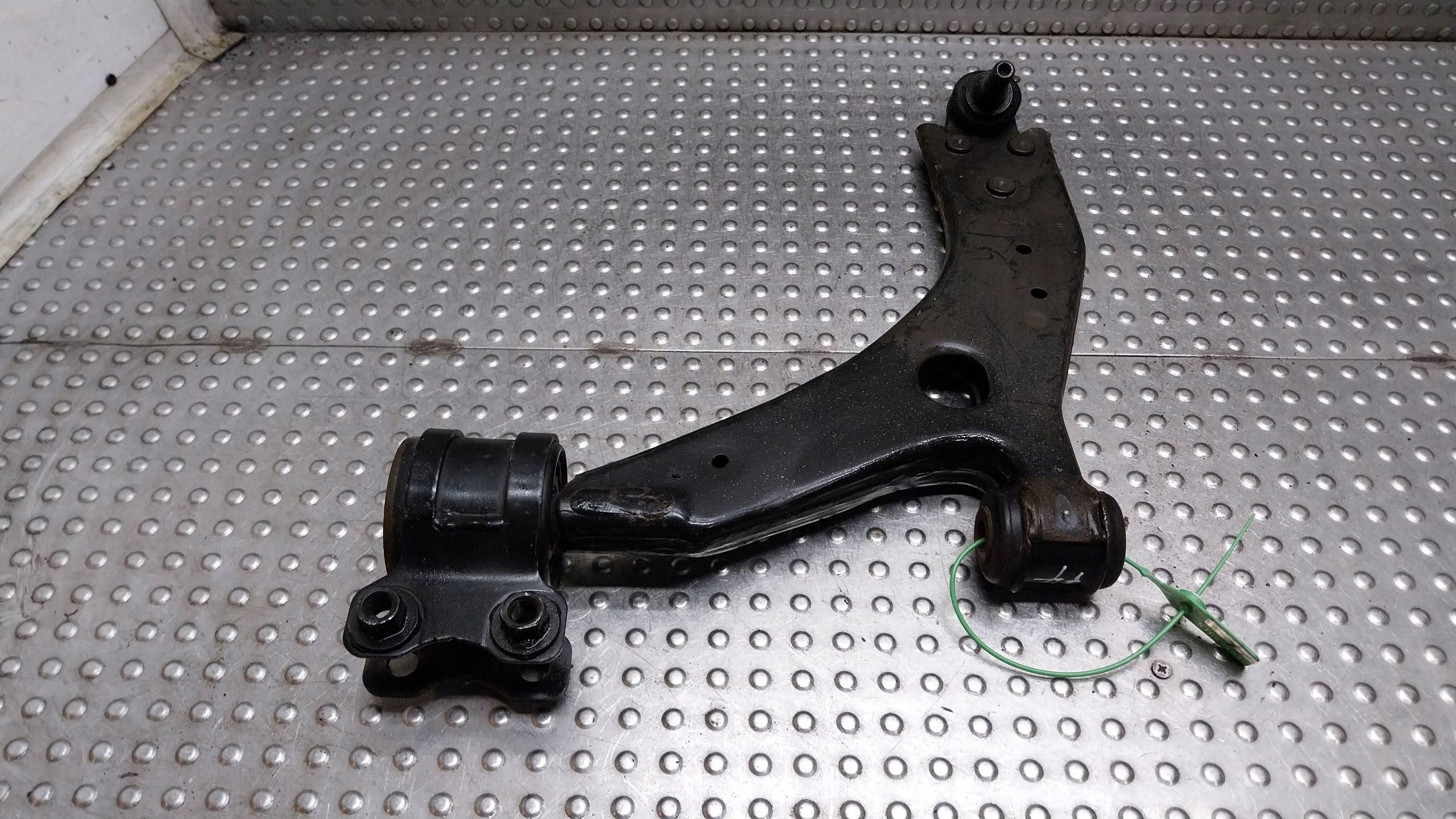 arm left front 3M51-3A424-EM FORD FOCUS MK2 C MAX MK1 VOLVO C30 S40 V50