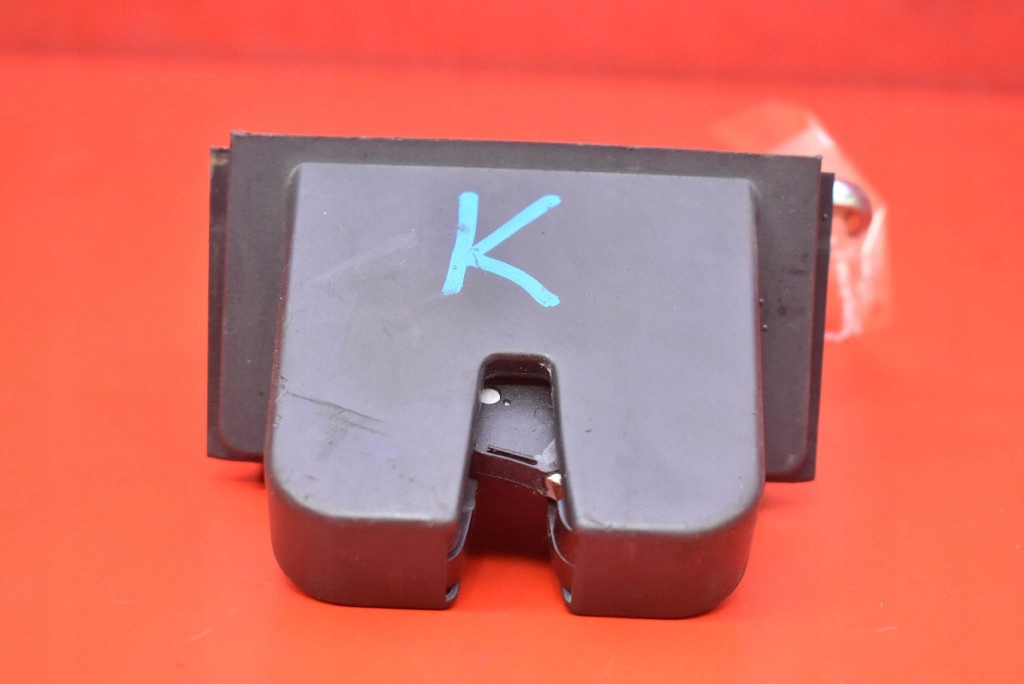 lock bonnet rear part boot 8R0827505 SKODA RAPID 1 and SPACEBACK 12-17