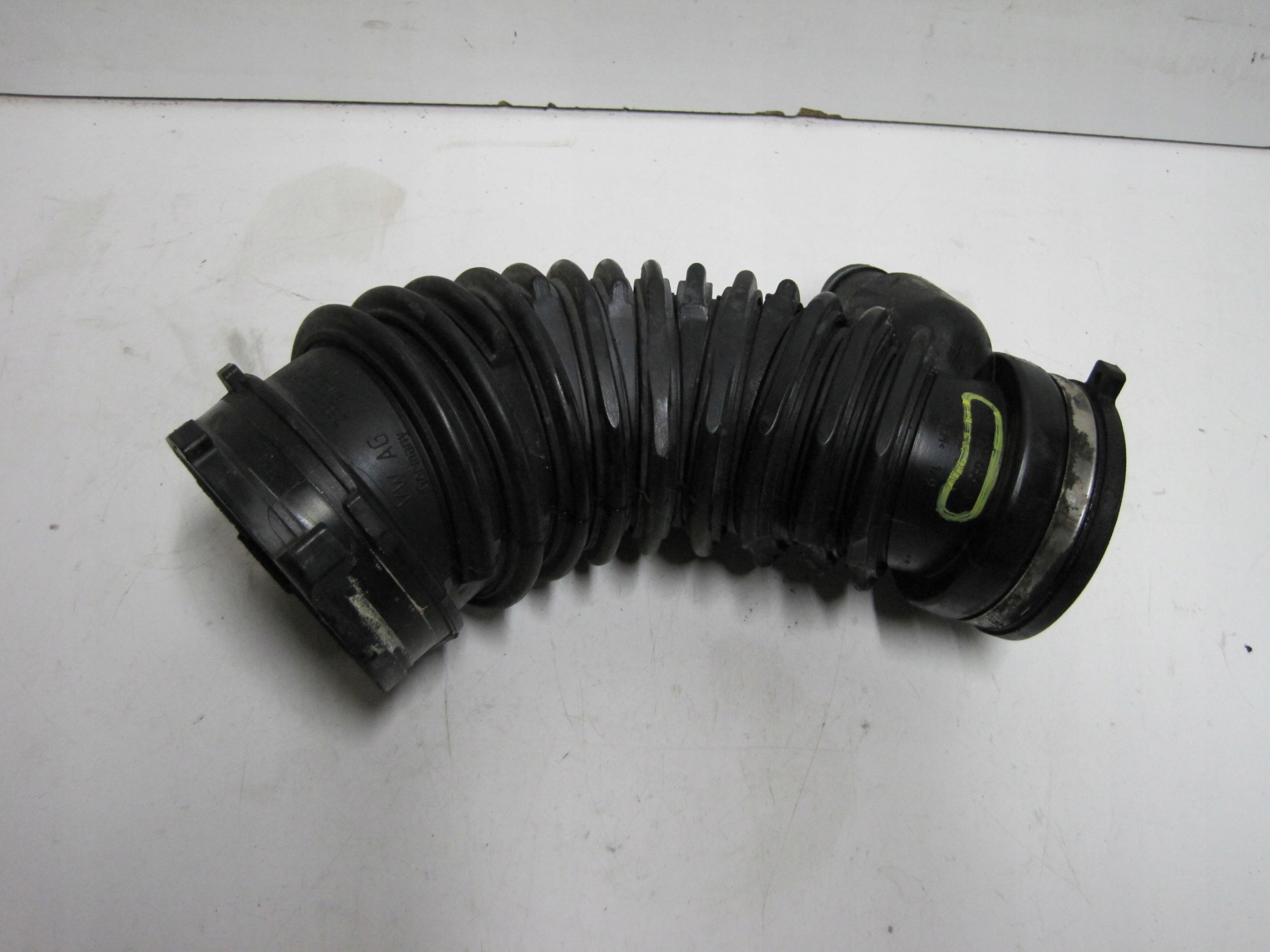 pipe hose VW AUDI SEAT SKODA 3Q0129656J