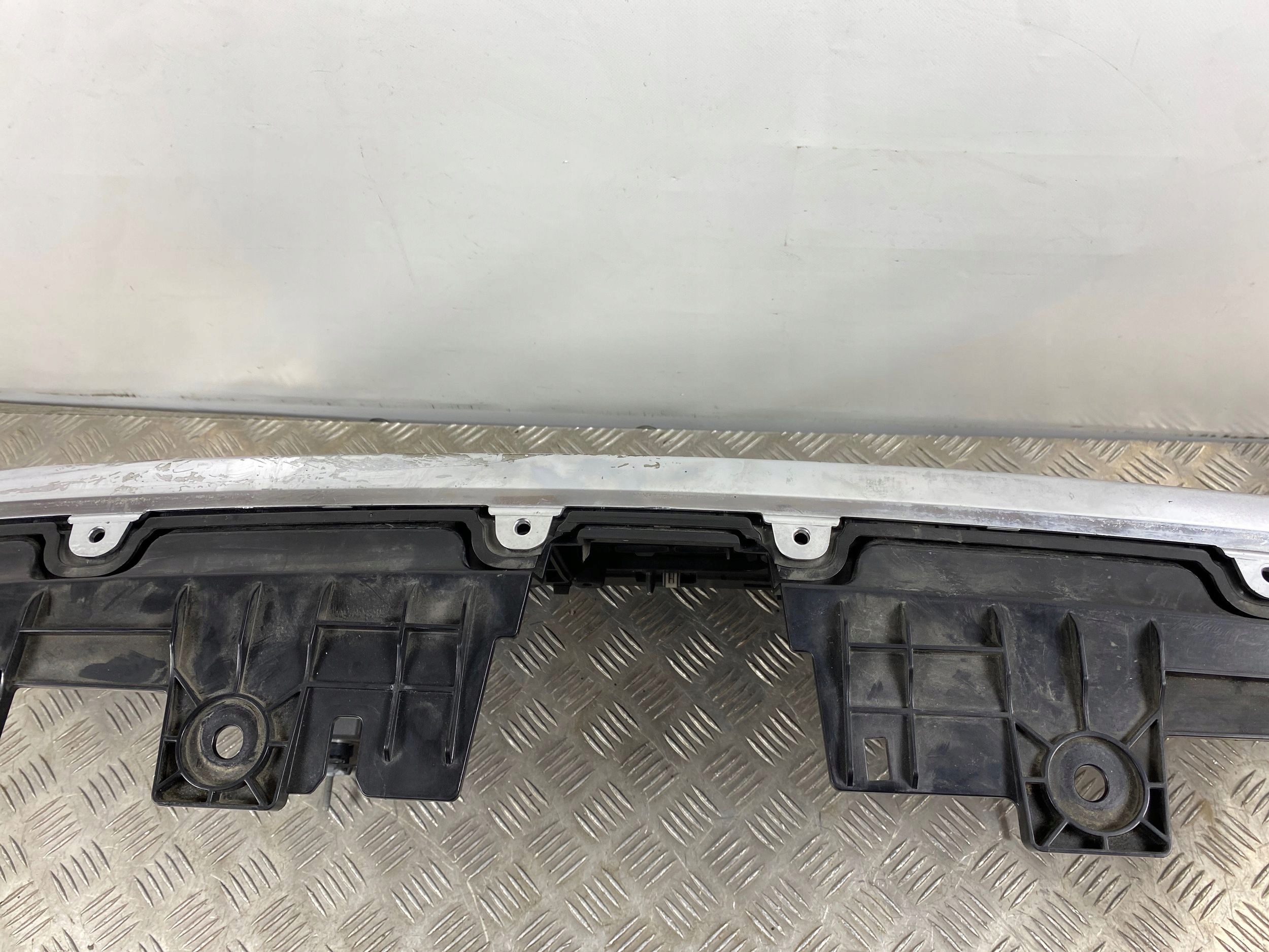 2022 Grand WAGONEER решетка радиатора) 6UG24TRMAC