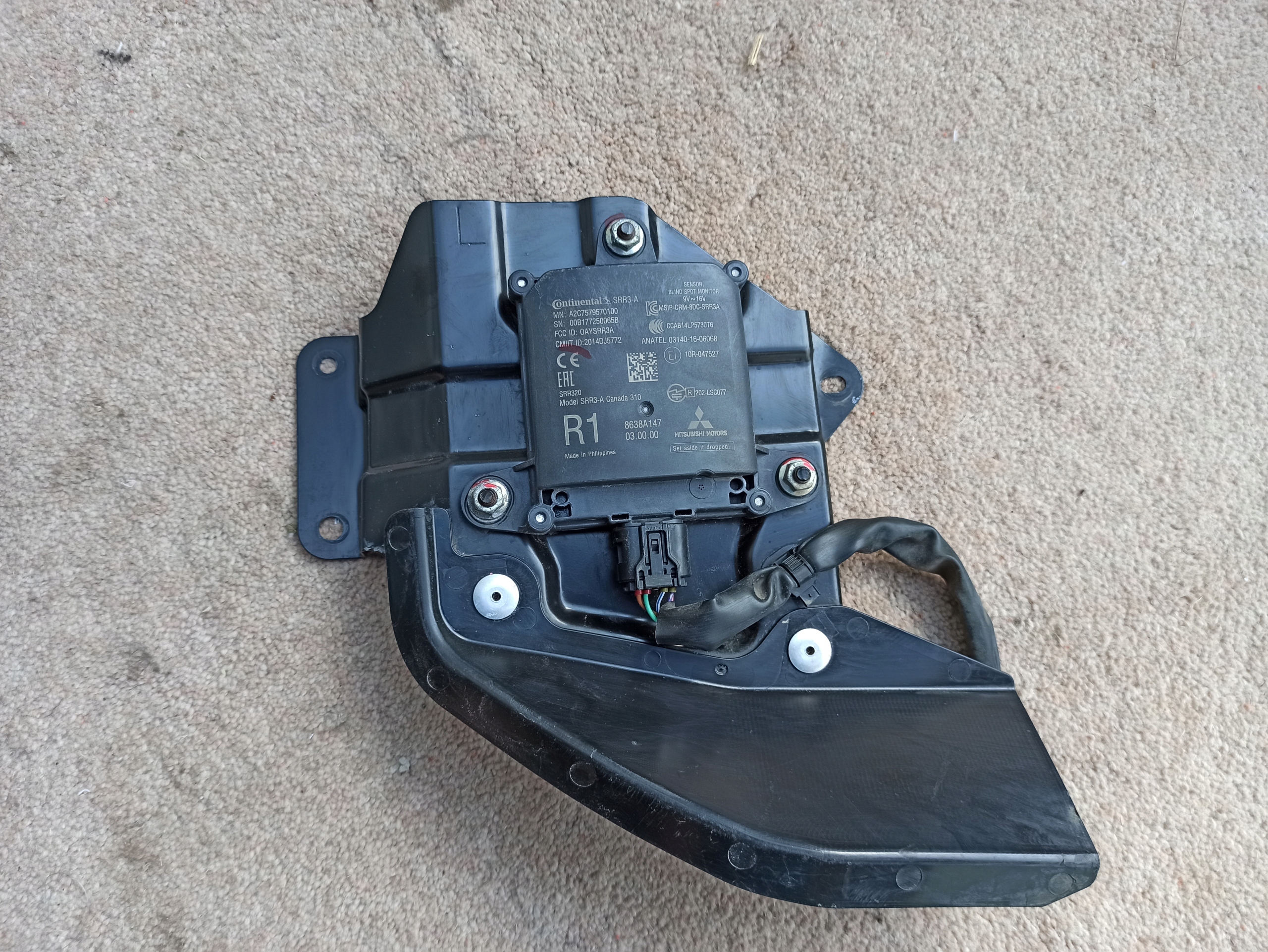 RADAR Sensor links MARTWEGO POLA OUTLANDER III 17r