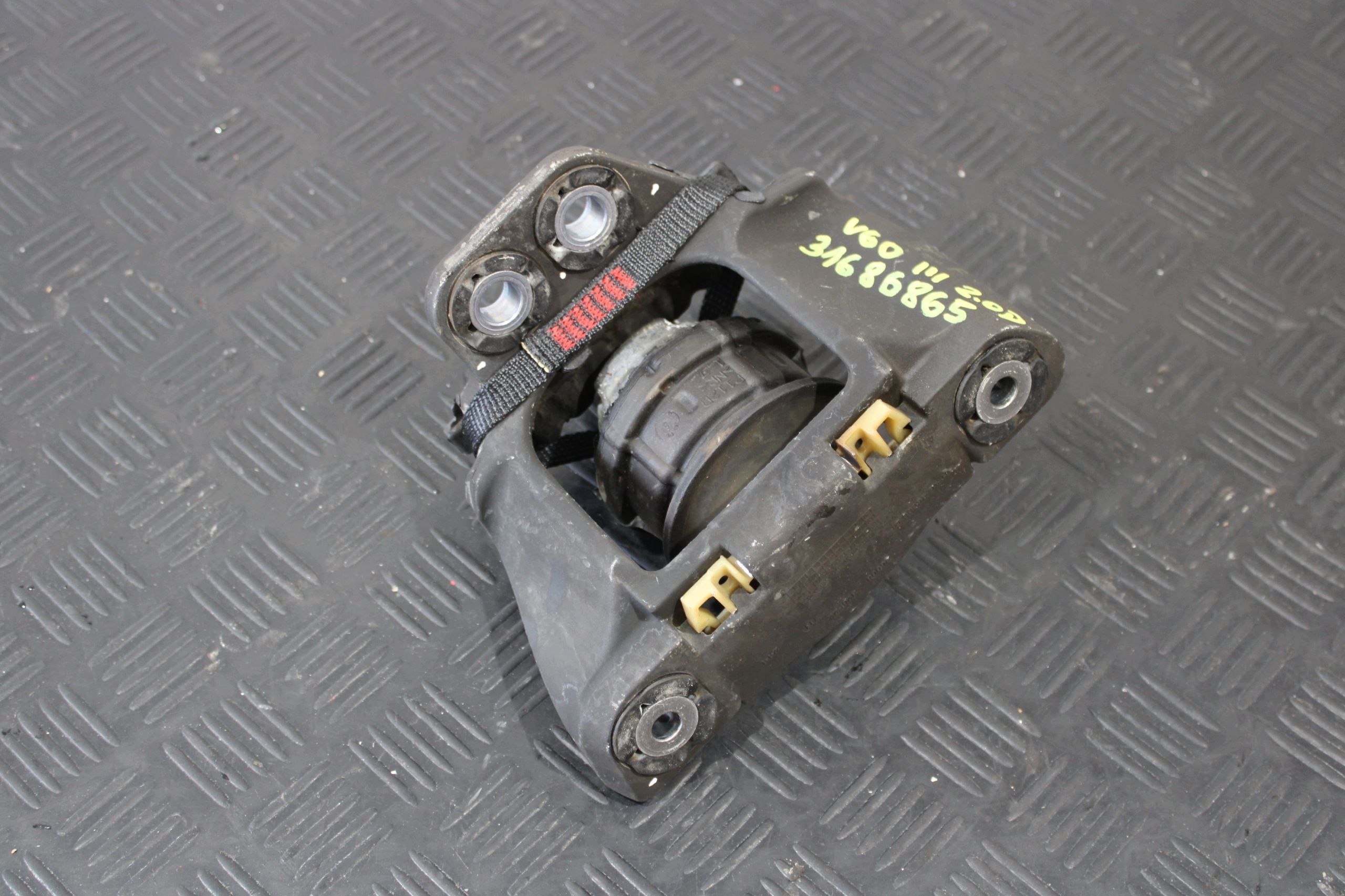 holder engine mount 31686885 VOLVO S60 V60 III 3 KOMBI 2.0D