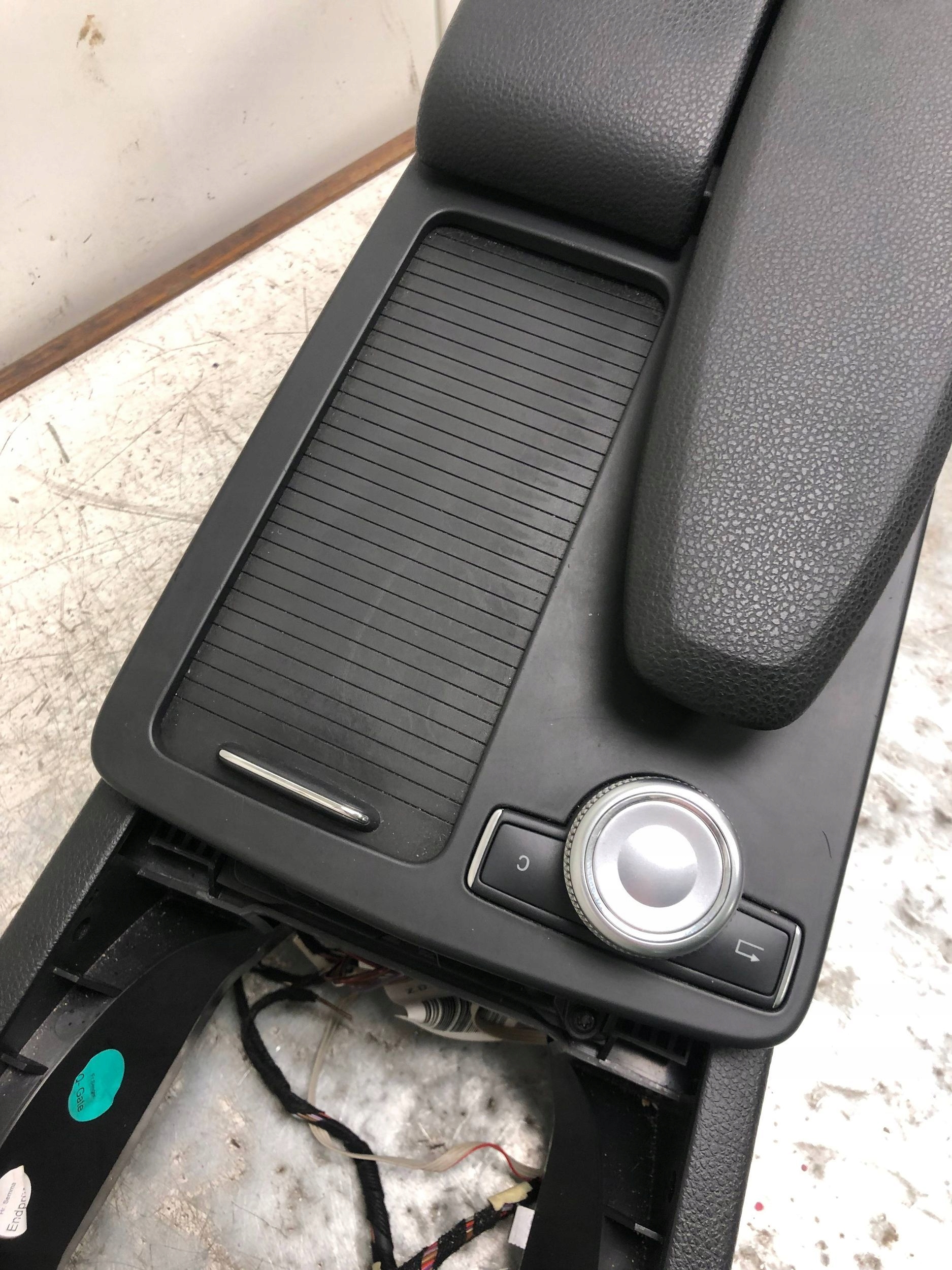 TUNEL central armrest MERCEDES W204 A2046800450